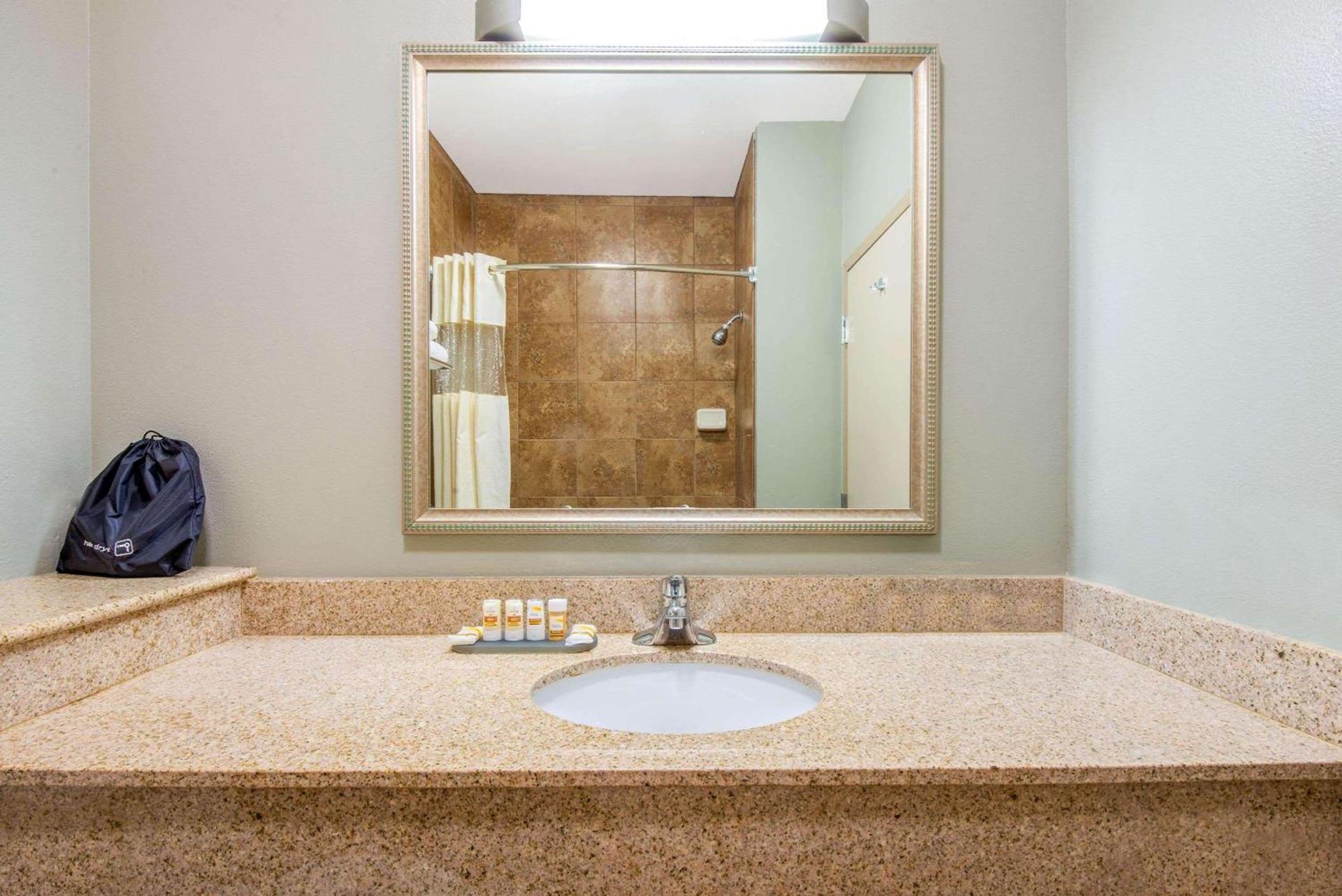 La Quinta by Wyndham Glen Rose photo 34