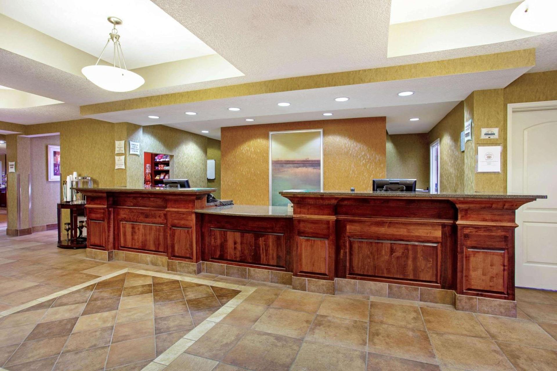 La Quinta by Wyndham Bismarck photo 8