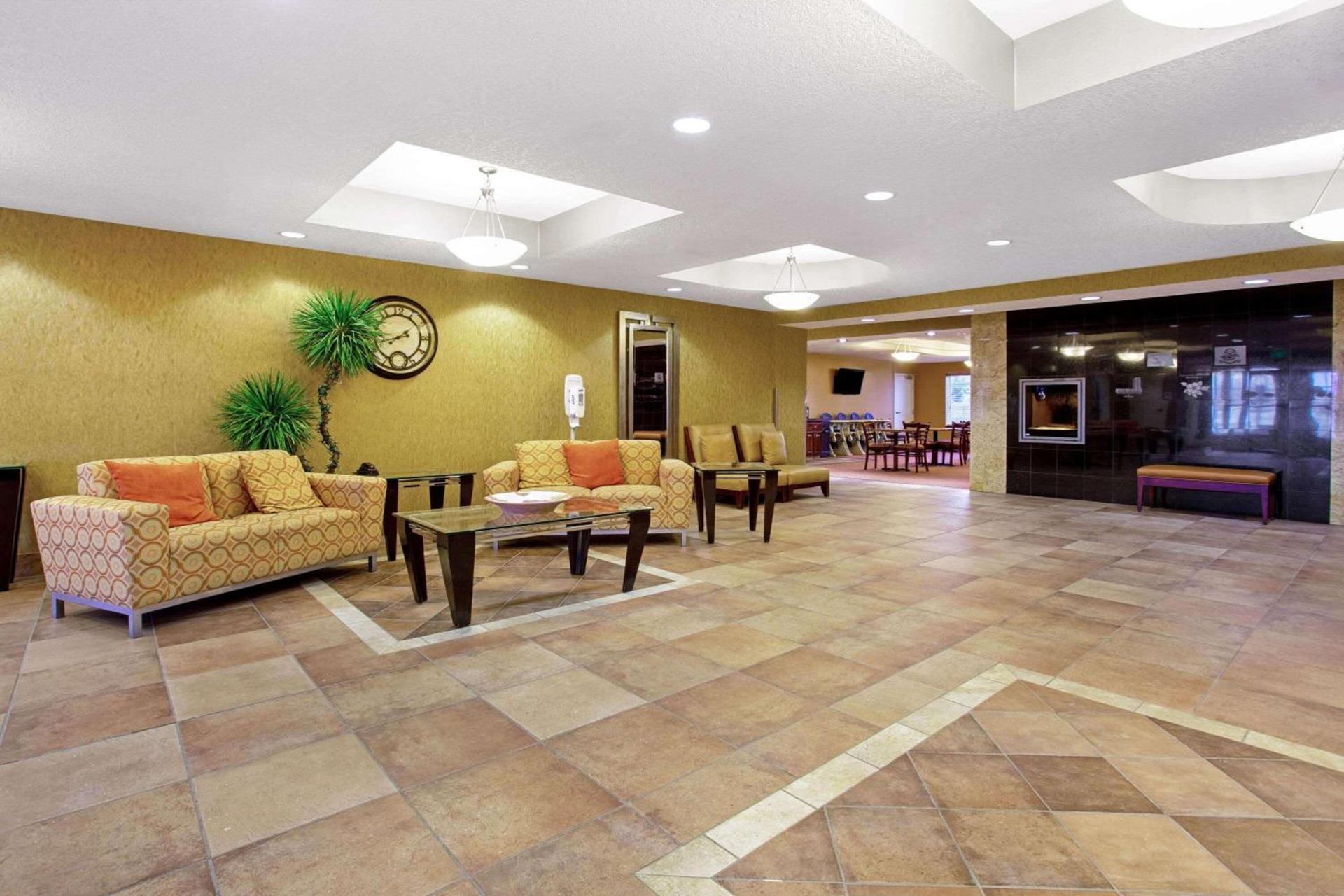 La Quinta by Wyndham Bismarck photo 9