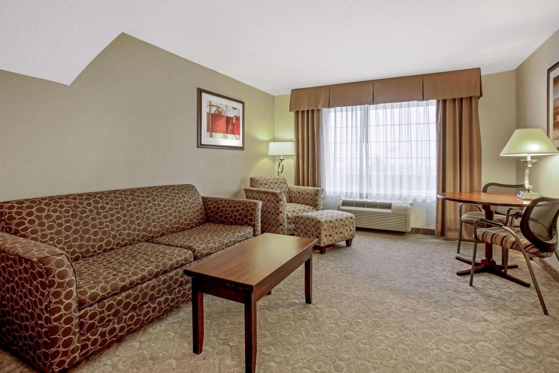 La Quinta by Wyndham Bismarck photo 28