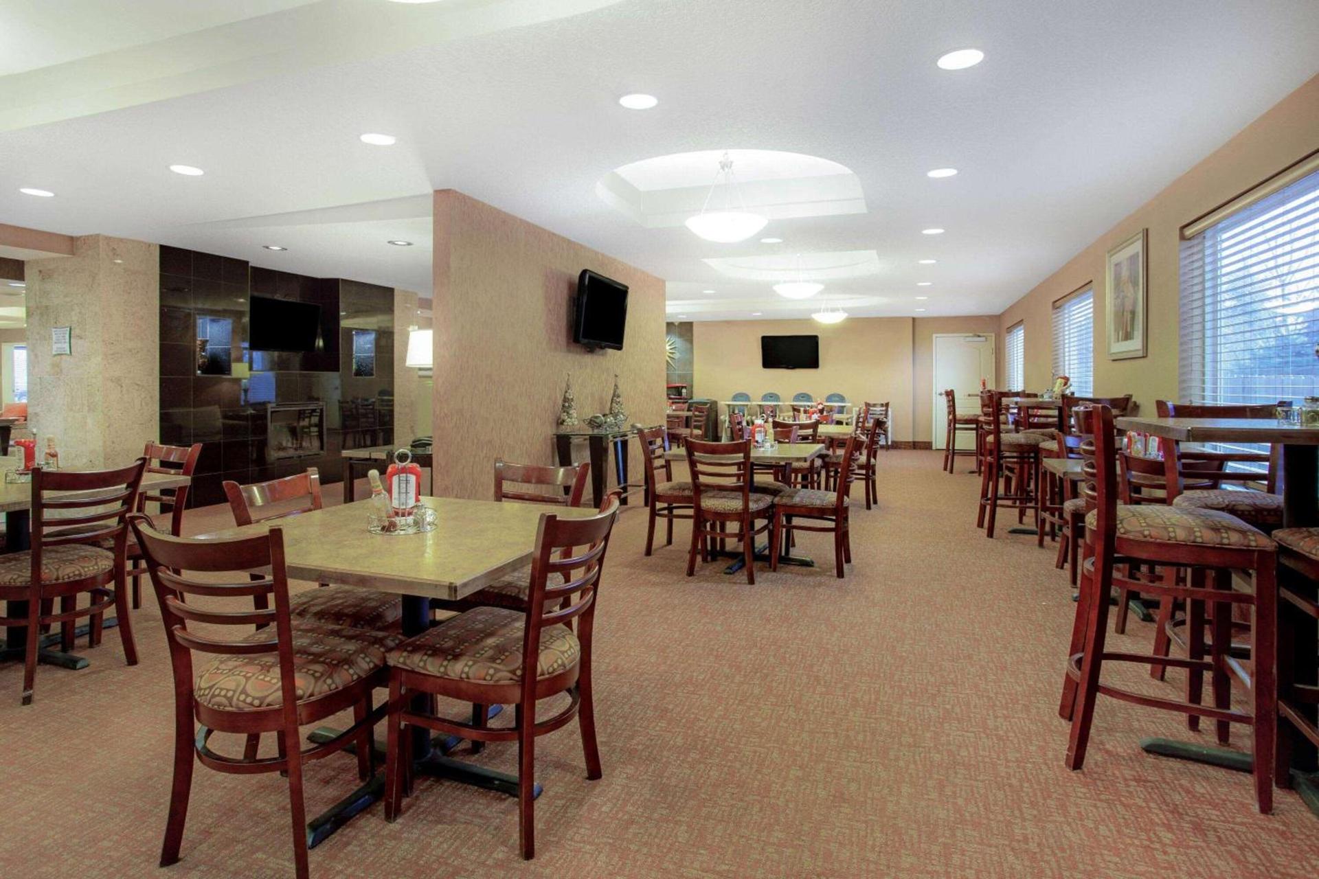 La Quinta by Wyndham Bismarck photo 43