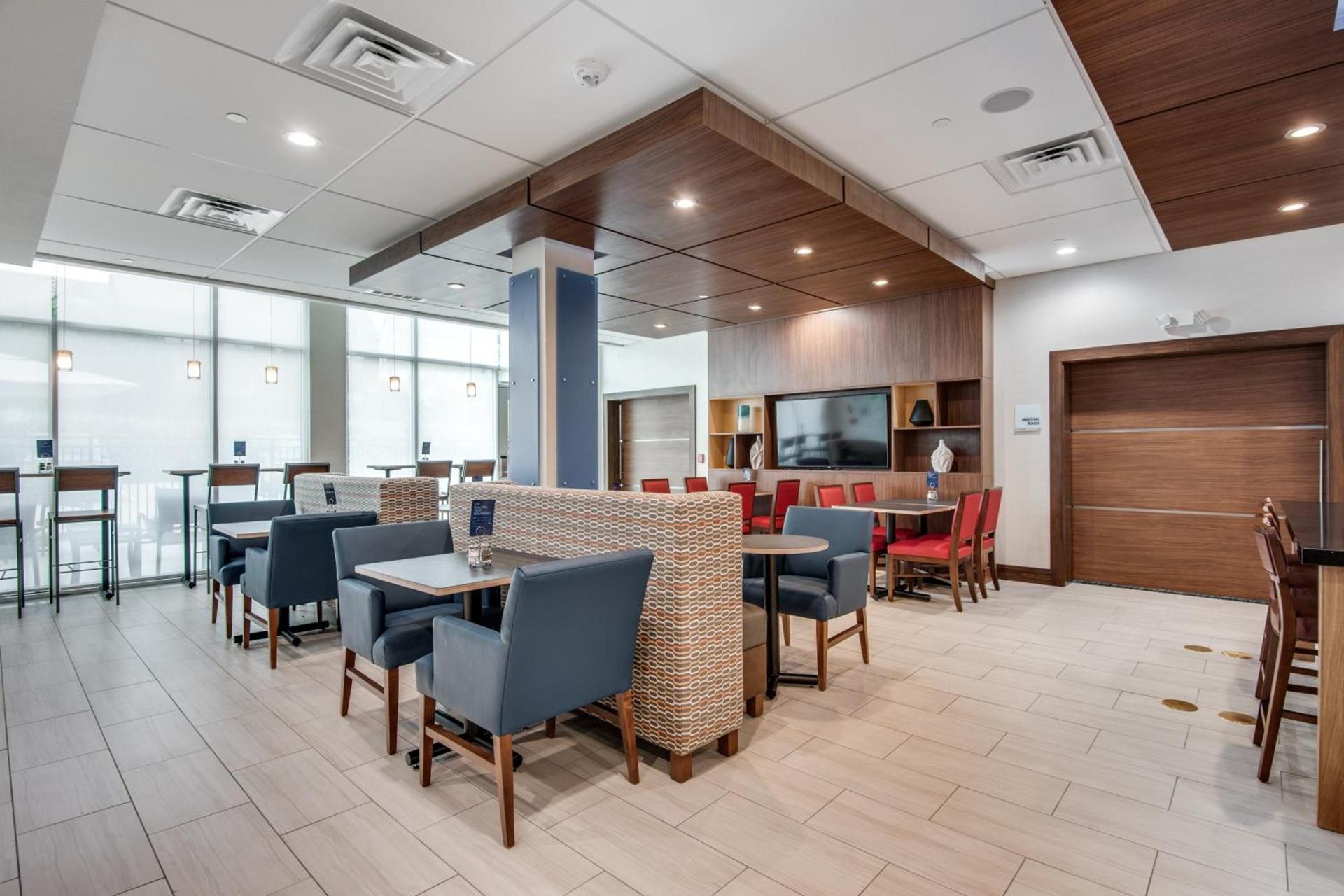 Holiday Inn Express & Suites Dallas North - Addison by IHG photo 28