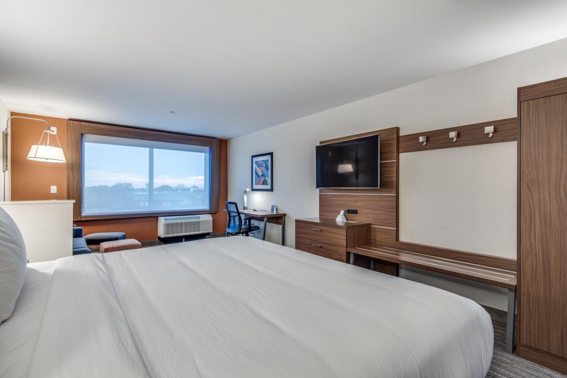 Holiday Inn Express & Suites Dallas North - Addison by IHG photo 51