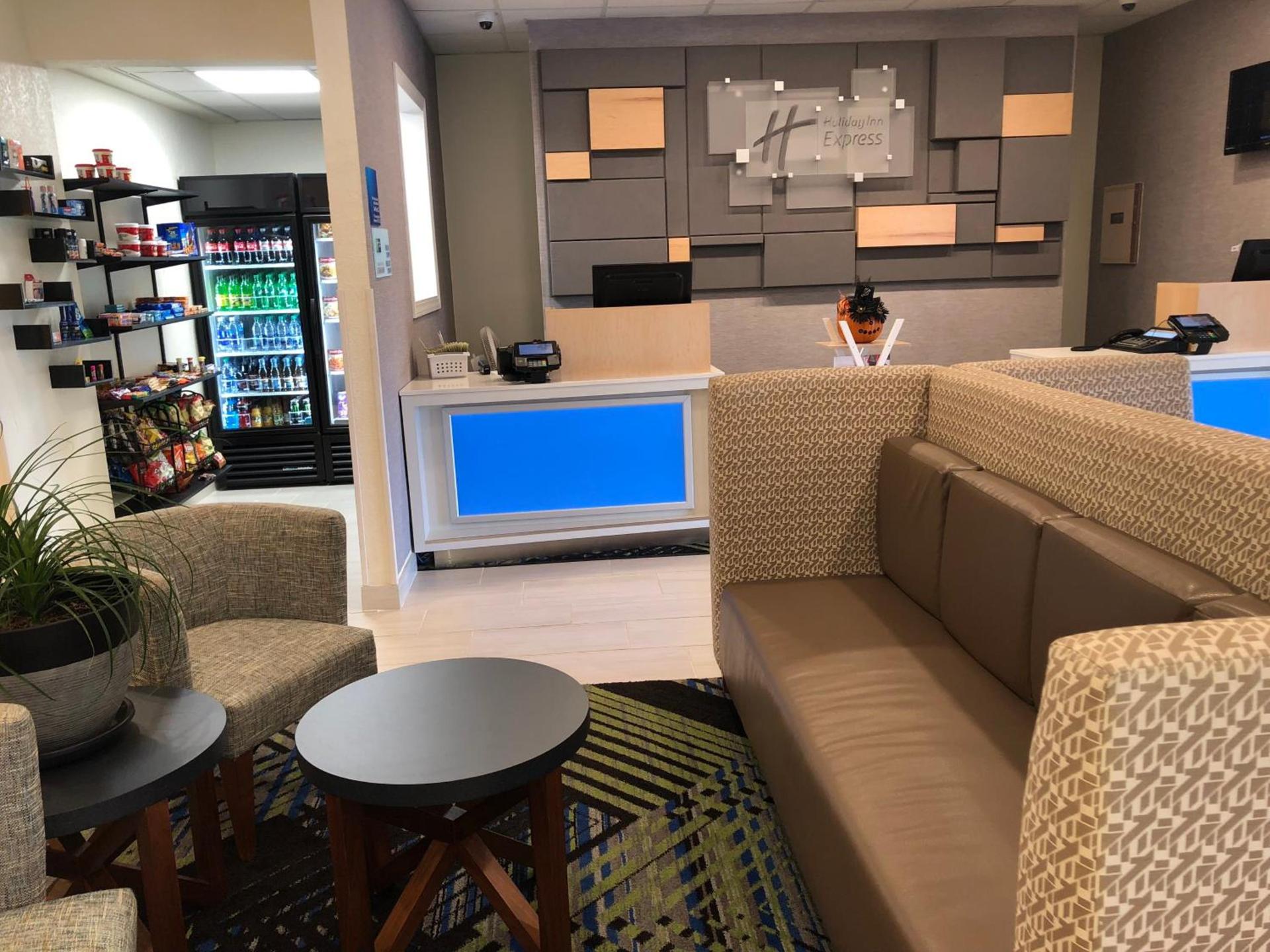 Holiday Inn Express Metropolis by IHG photo 35