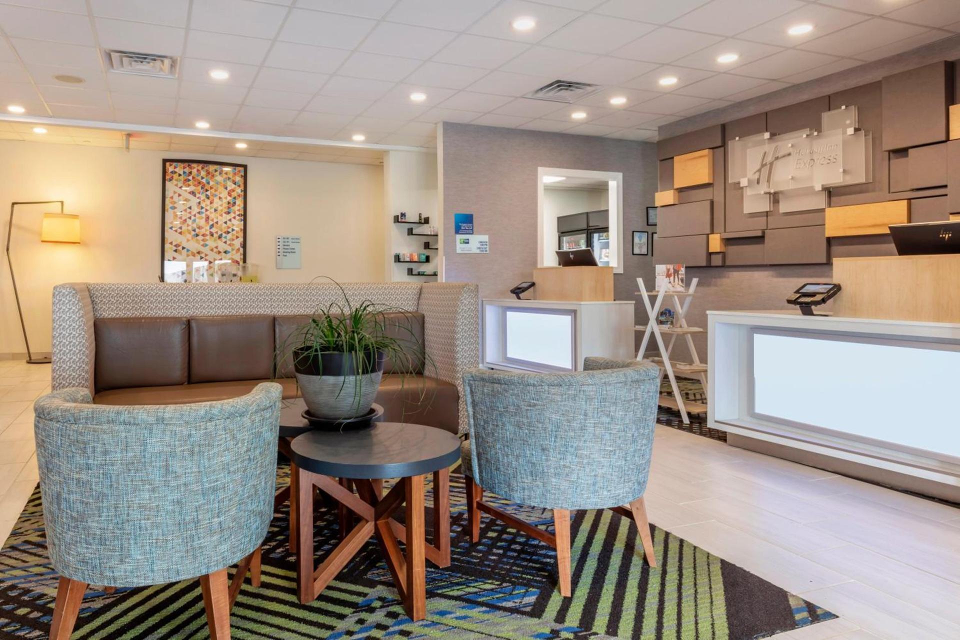 Holiday Inn Express Metropolis by IHG photo 39