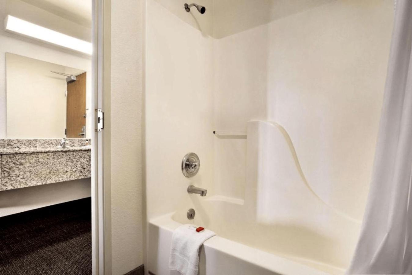 Travelodge by Wyndham Cheyenne photo 24