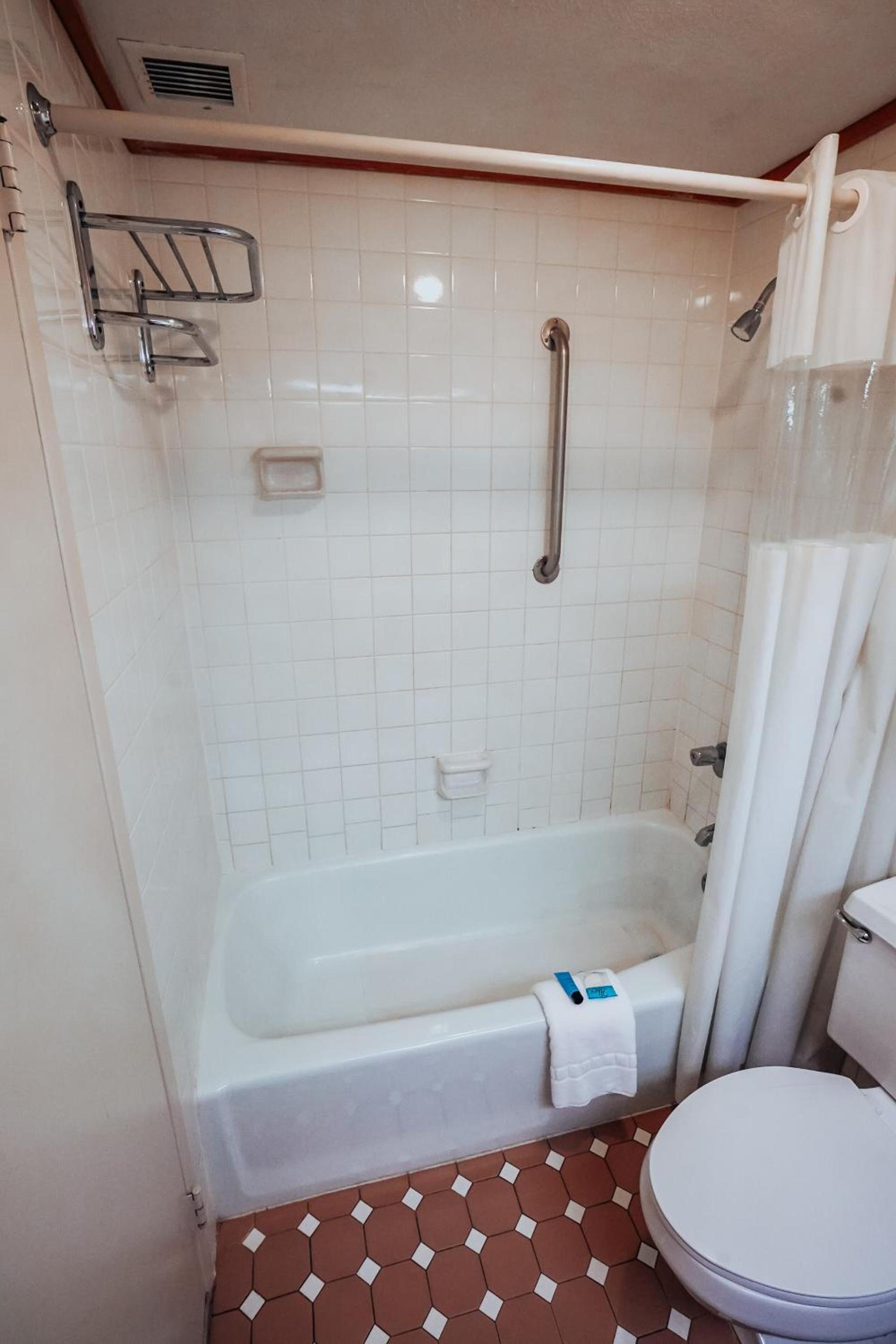 Lamplighter Inn and Suites - North photo 45