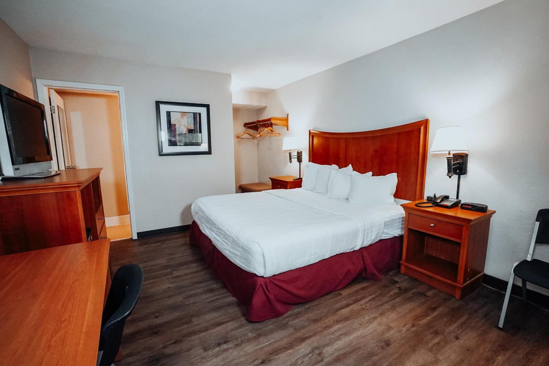 Lamplighter Inn and Suites - North photo 27