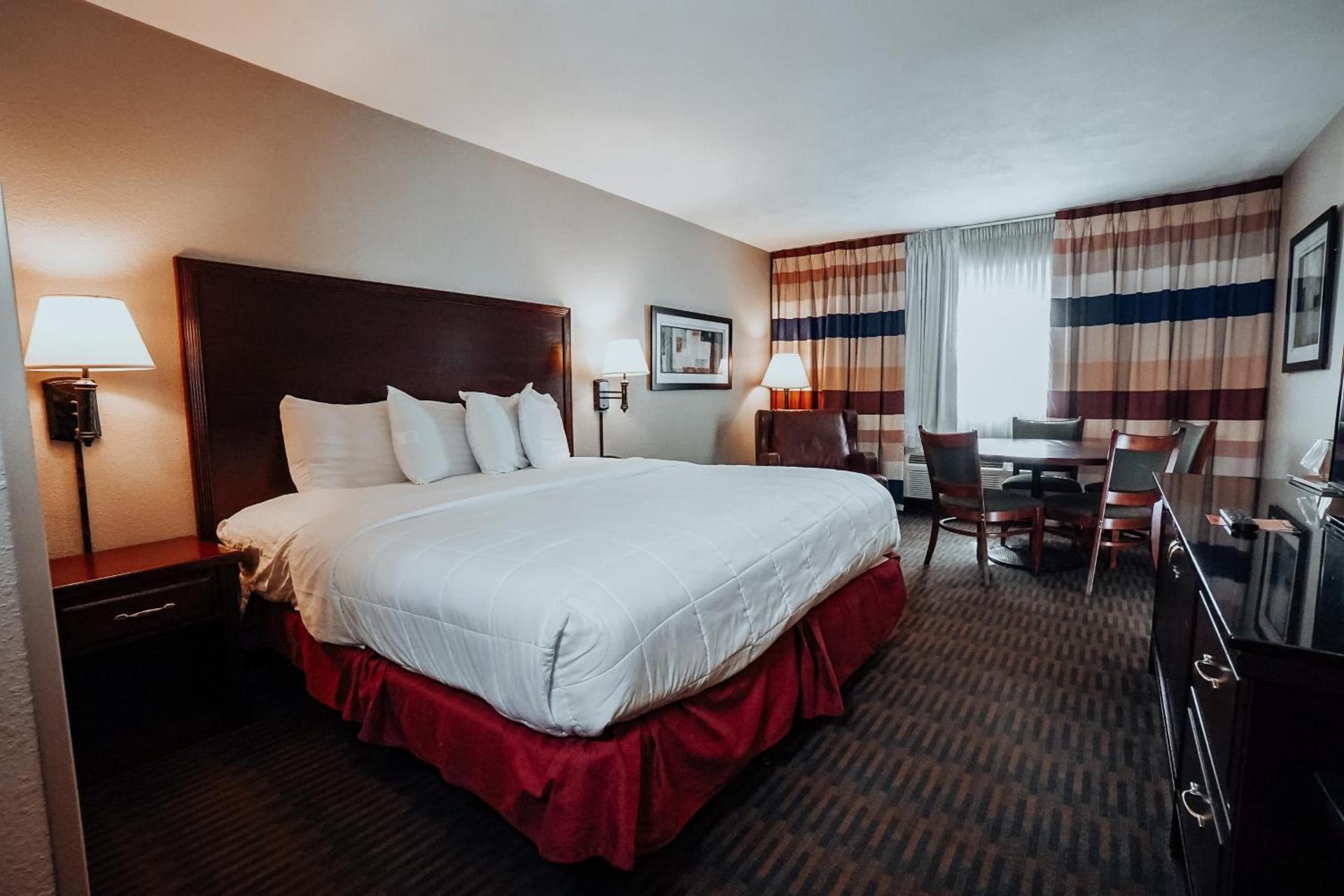 Lamplighter Inn and Suites - North photo 7