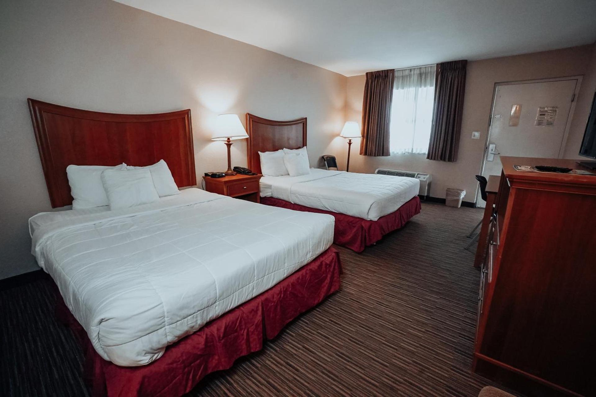 Lamplighter Inn and Suites - North photo 10