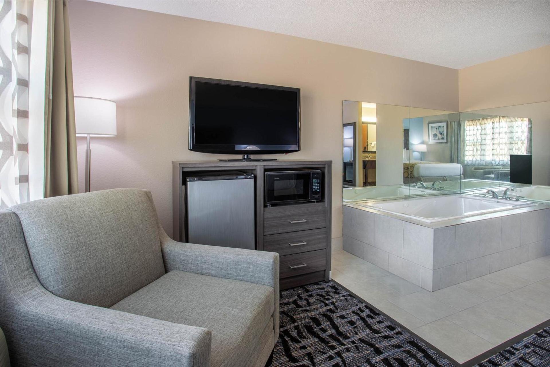 Baymont by Wyndham Joliet photo 43