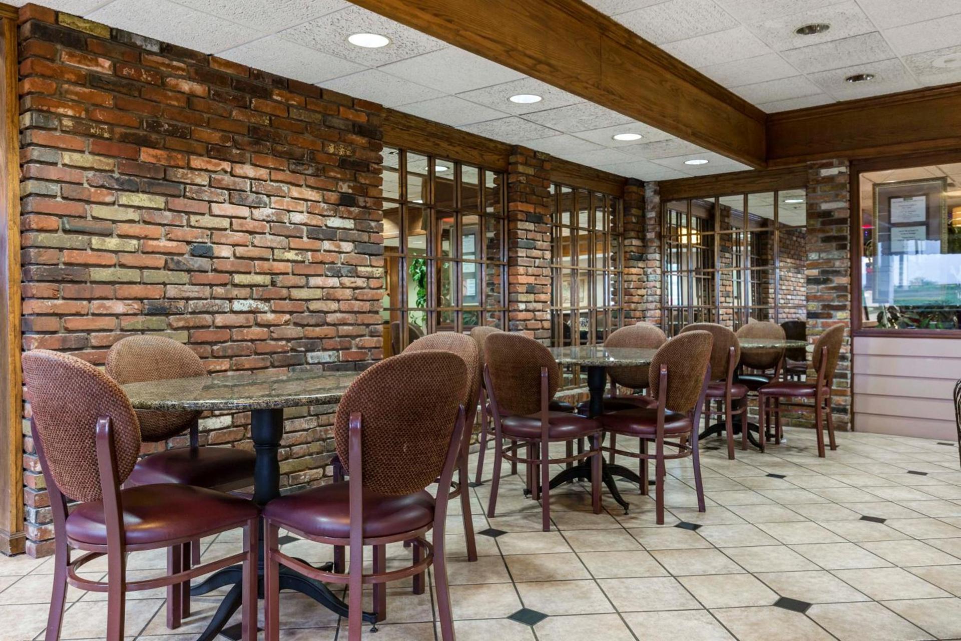 Lamplighter Inn and Suites - North photo 18