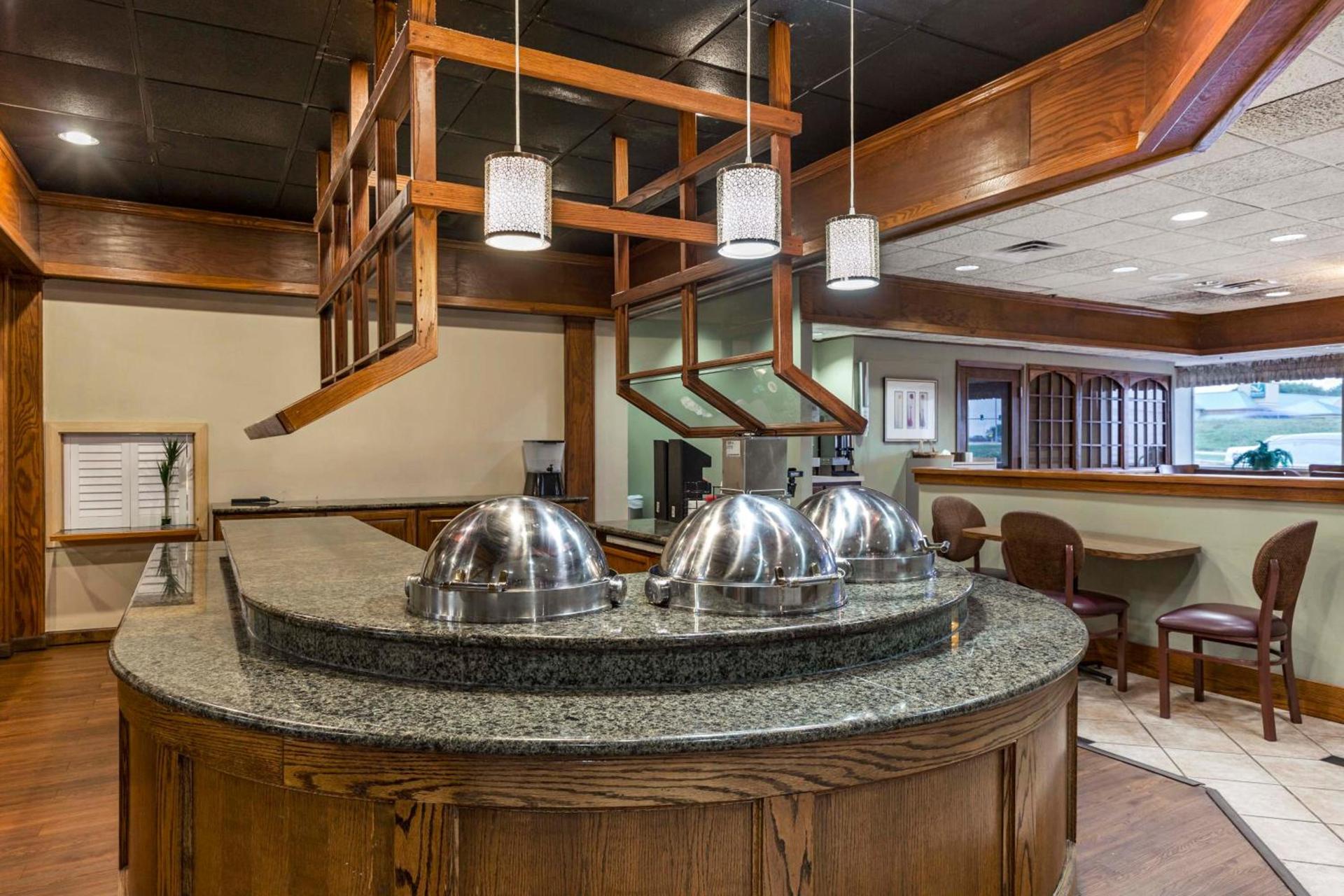 Lamplighter Inn and Suites - North photo 19