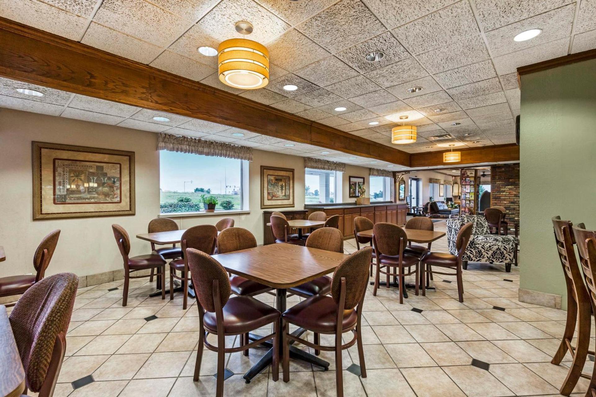 Lamplighter Inn and Suites - North photo 20