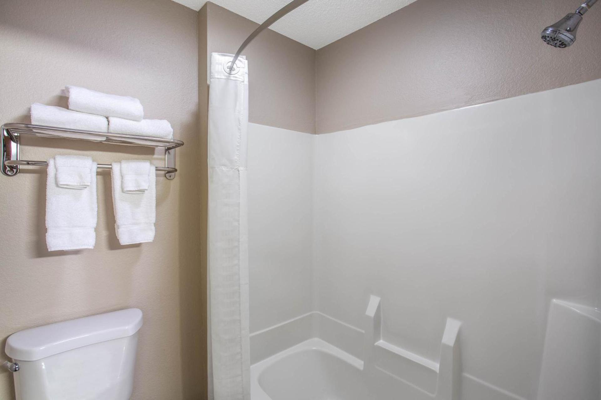 Baymont by Wyndham Joliet photo 35