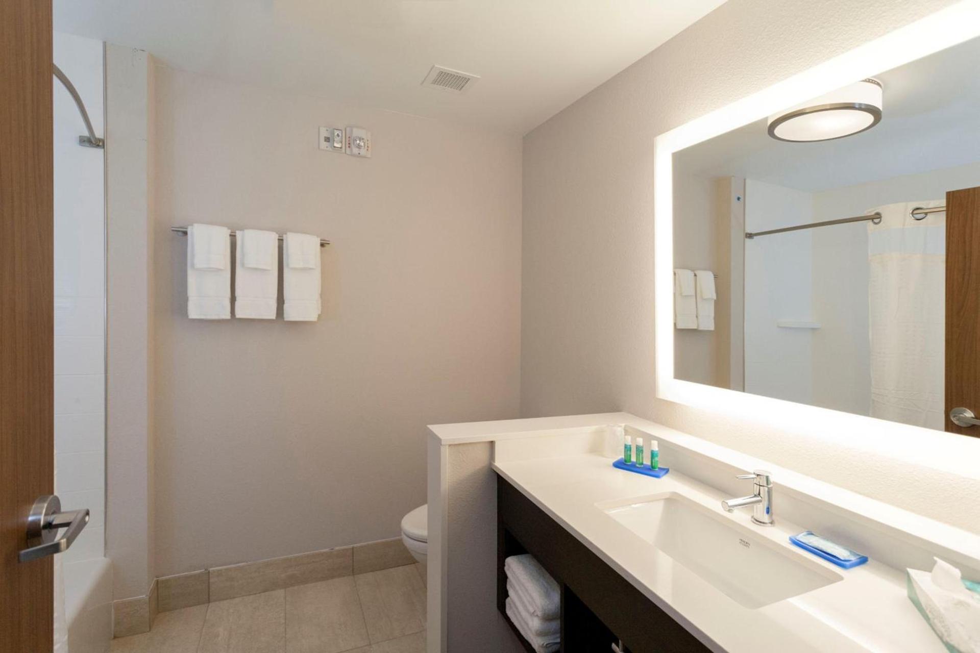 Holiday Inn Express and Suites Thomasville by IHG photo 9