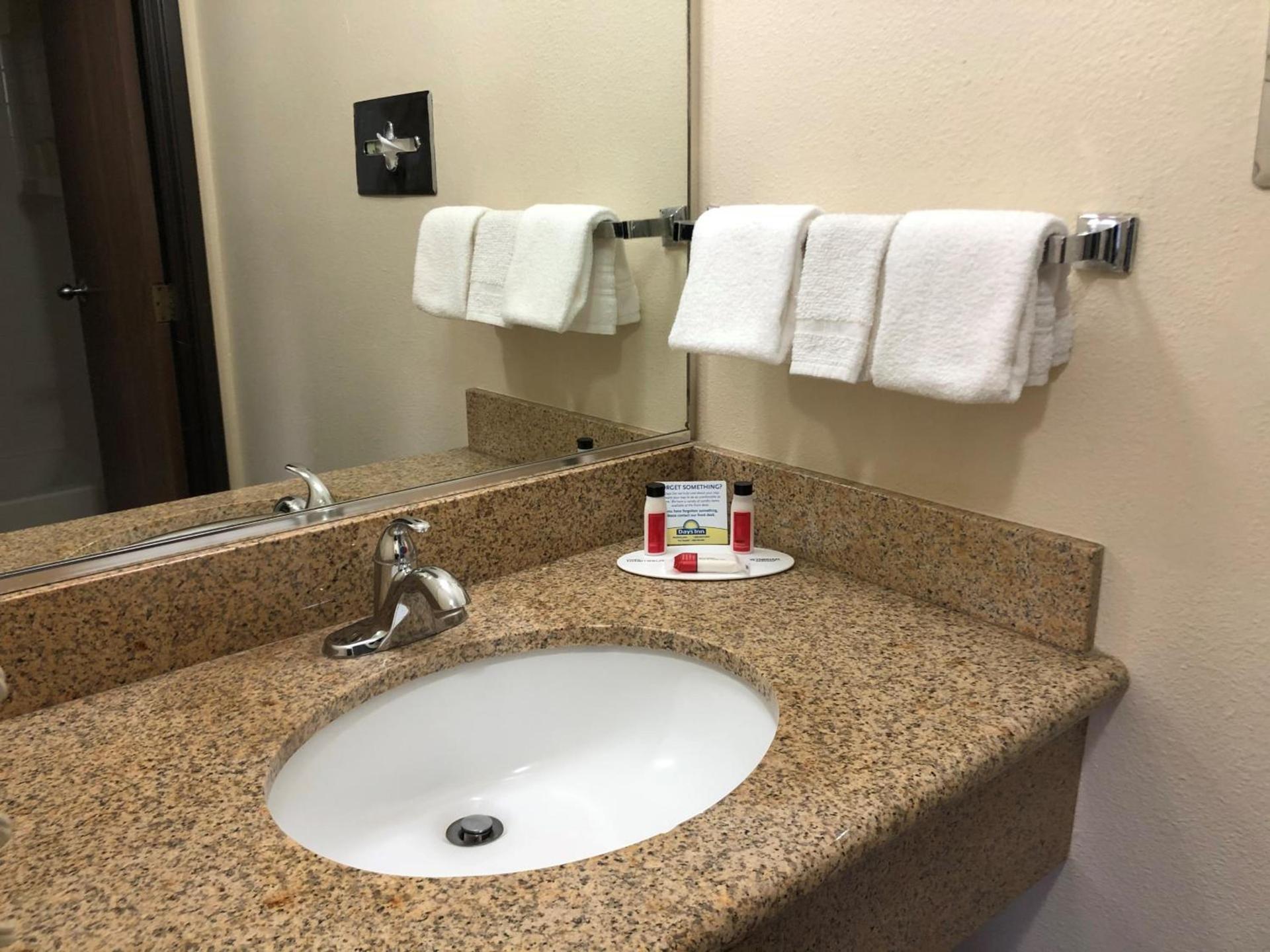 Days Inn by Wyndham Rio Rancho photo 8