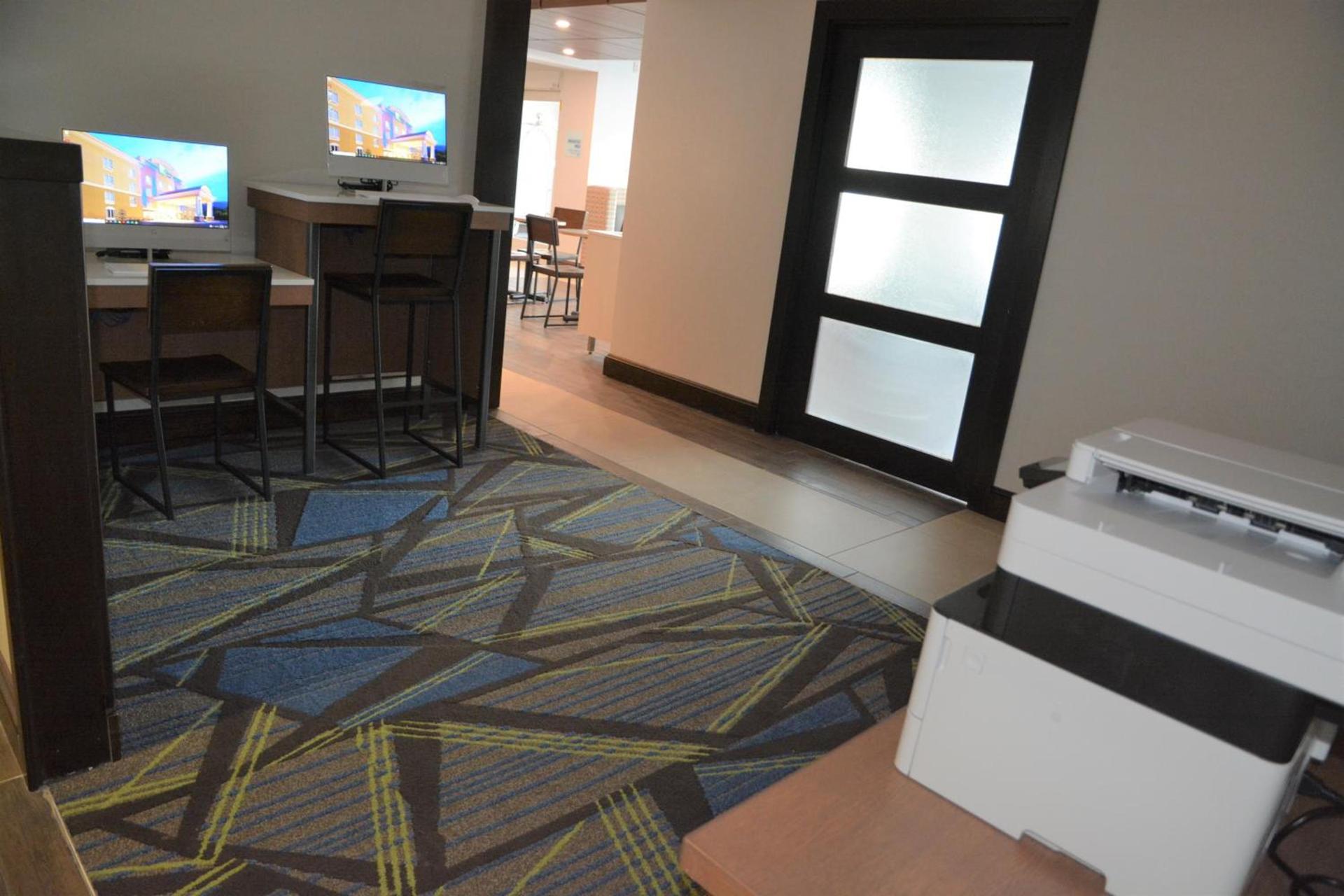Holiday Inn Express & Suites Caryville by IHG photo 3