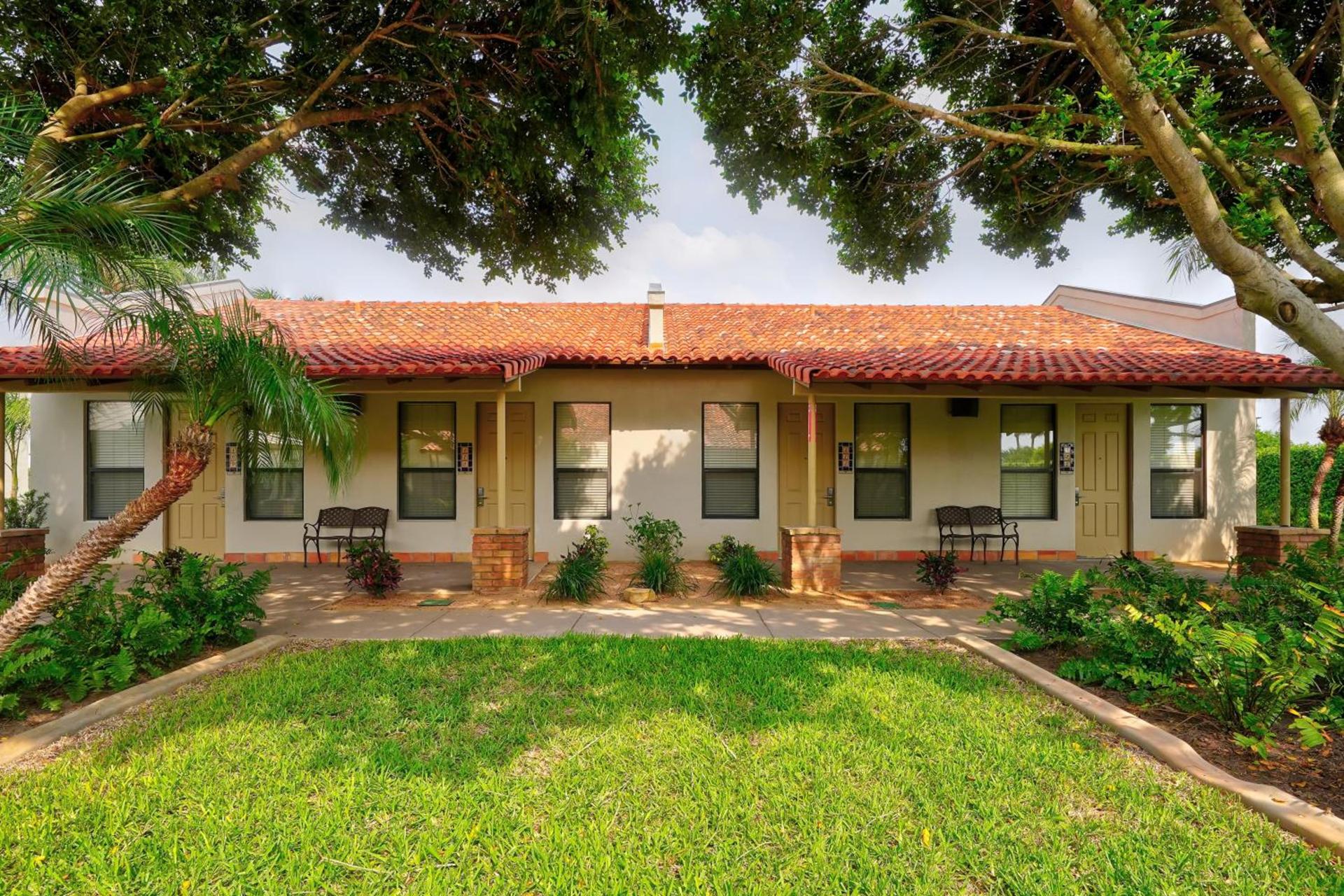 The Bungalows on Shary photo 11