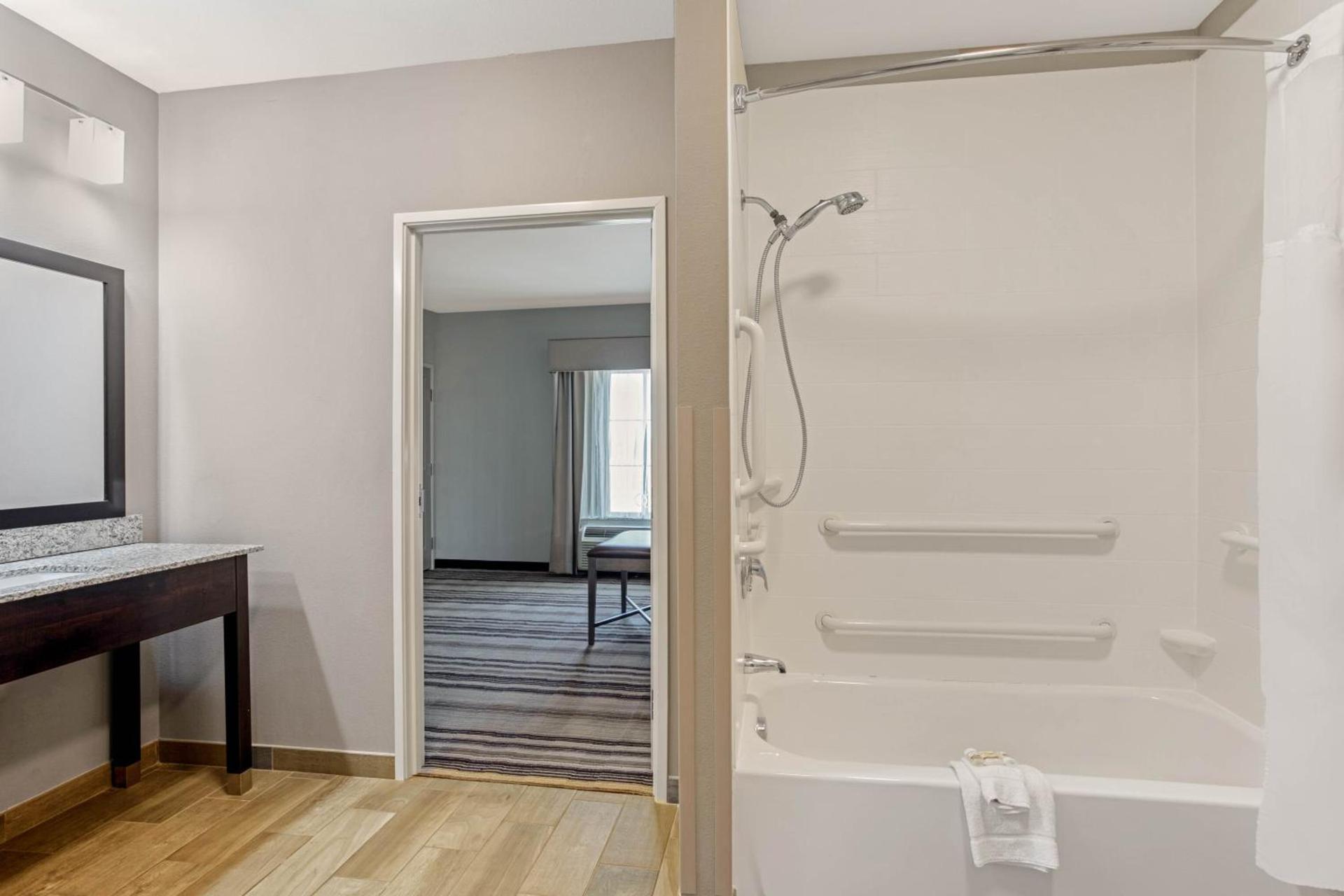 La Quinta by Wyndham Paducah photo 11