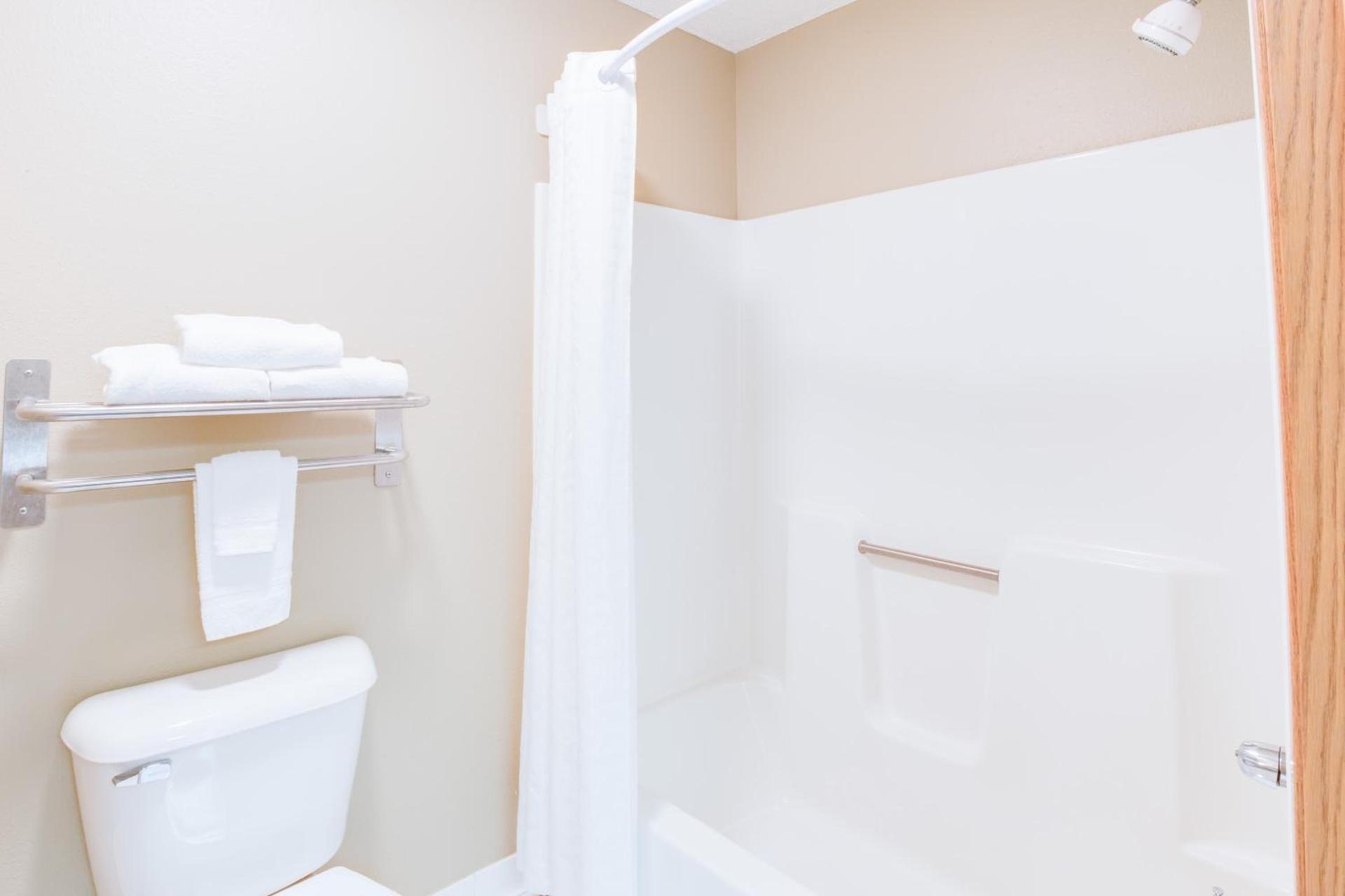 MainStay Suites LeClaire - Quad Cities photo 13