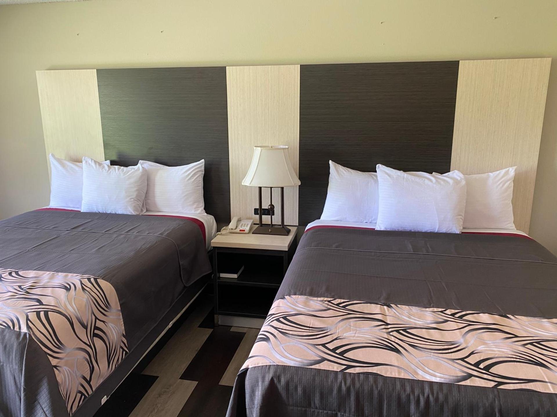 Regency 7 Motel photo 18