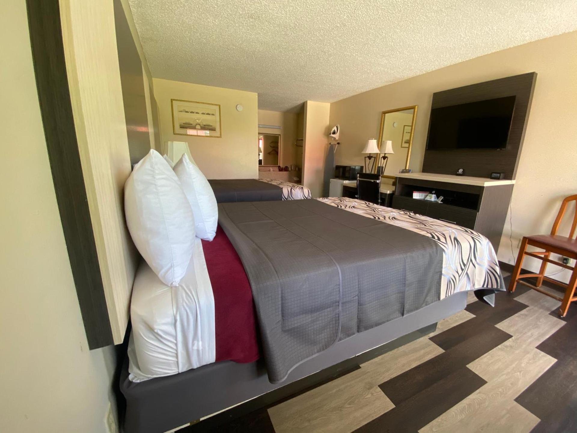 Regency 7 Motel photo 19