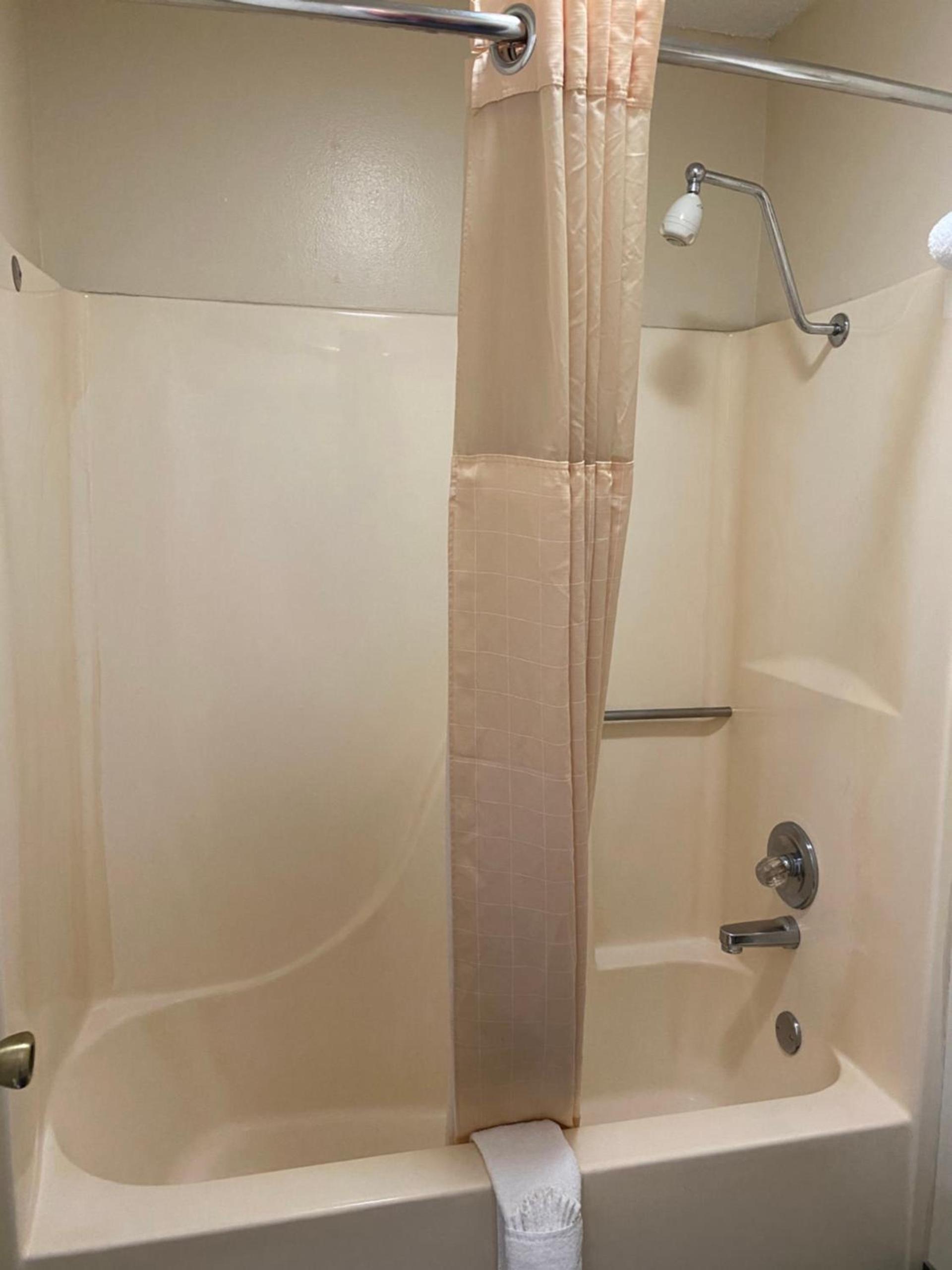 Regency 7 Motel photo 39