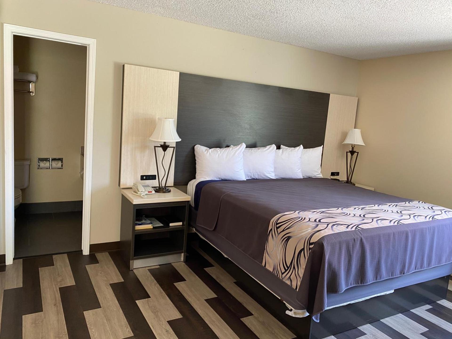 Regency 7 Motel photo 8