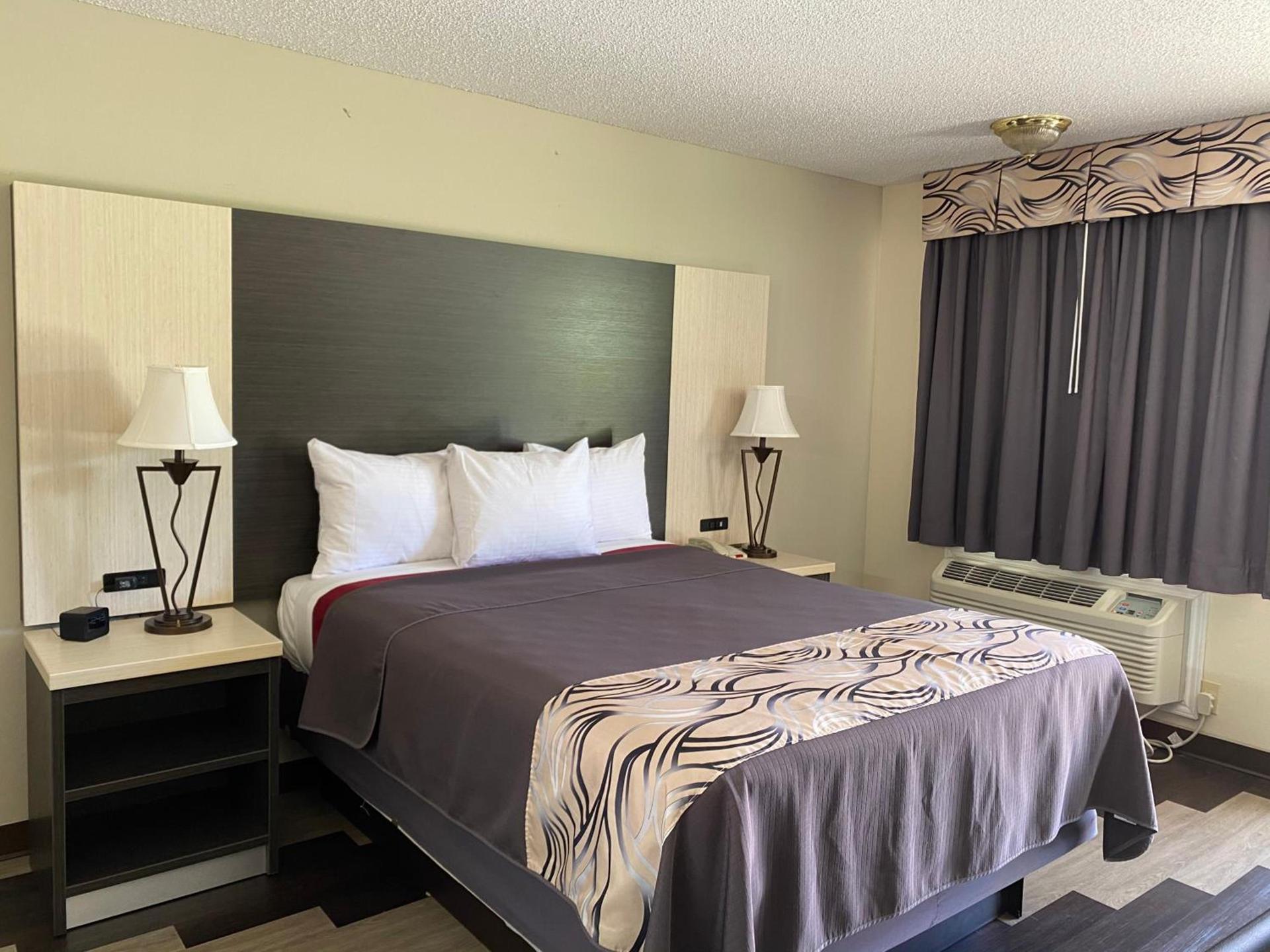 Regency 7 Motel photo 7