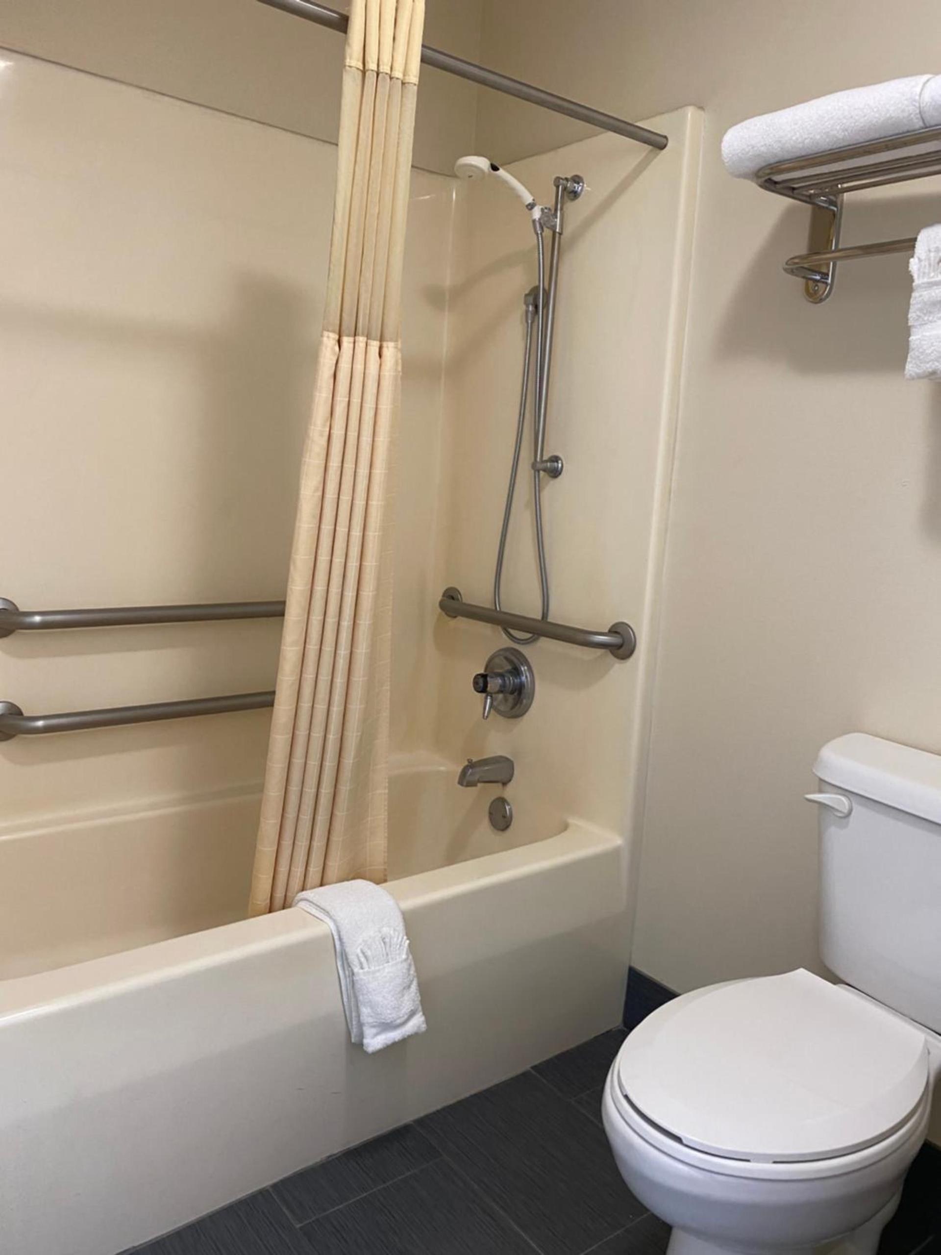 Regency 7 Motel photo 9