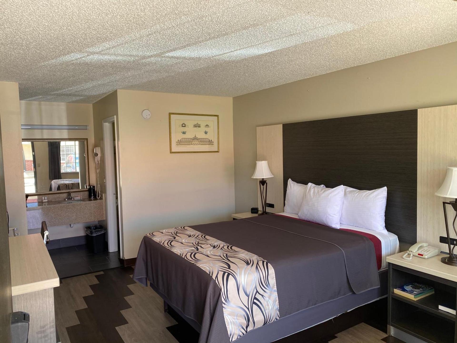 Regency 7 Motel photo 13