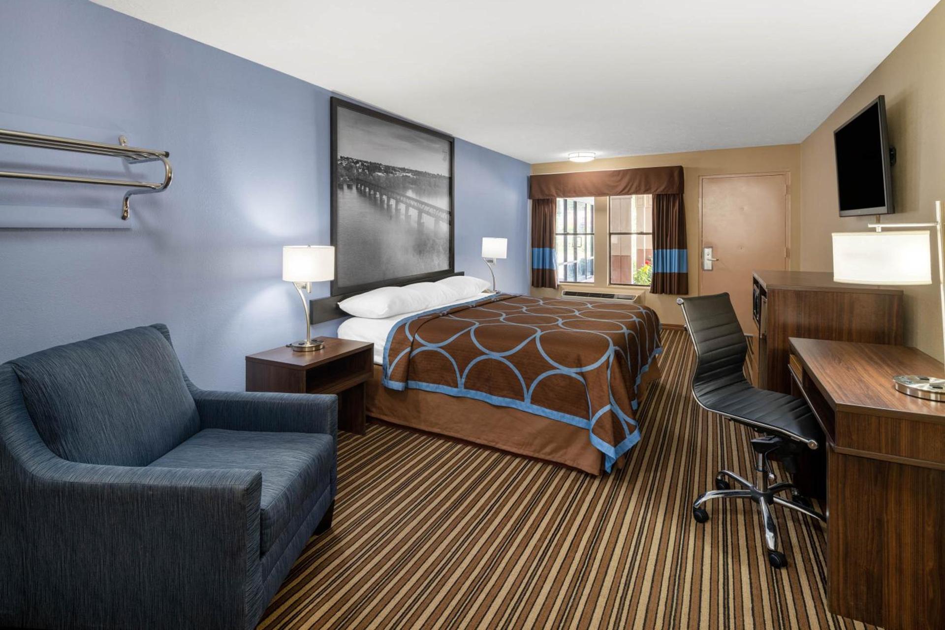 Super 8 by Wyndham Gadsden AL photo 31