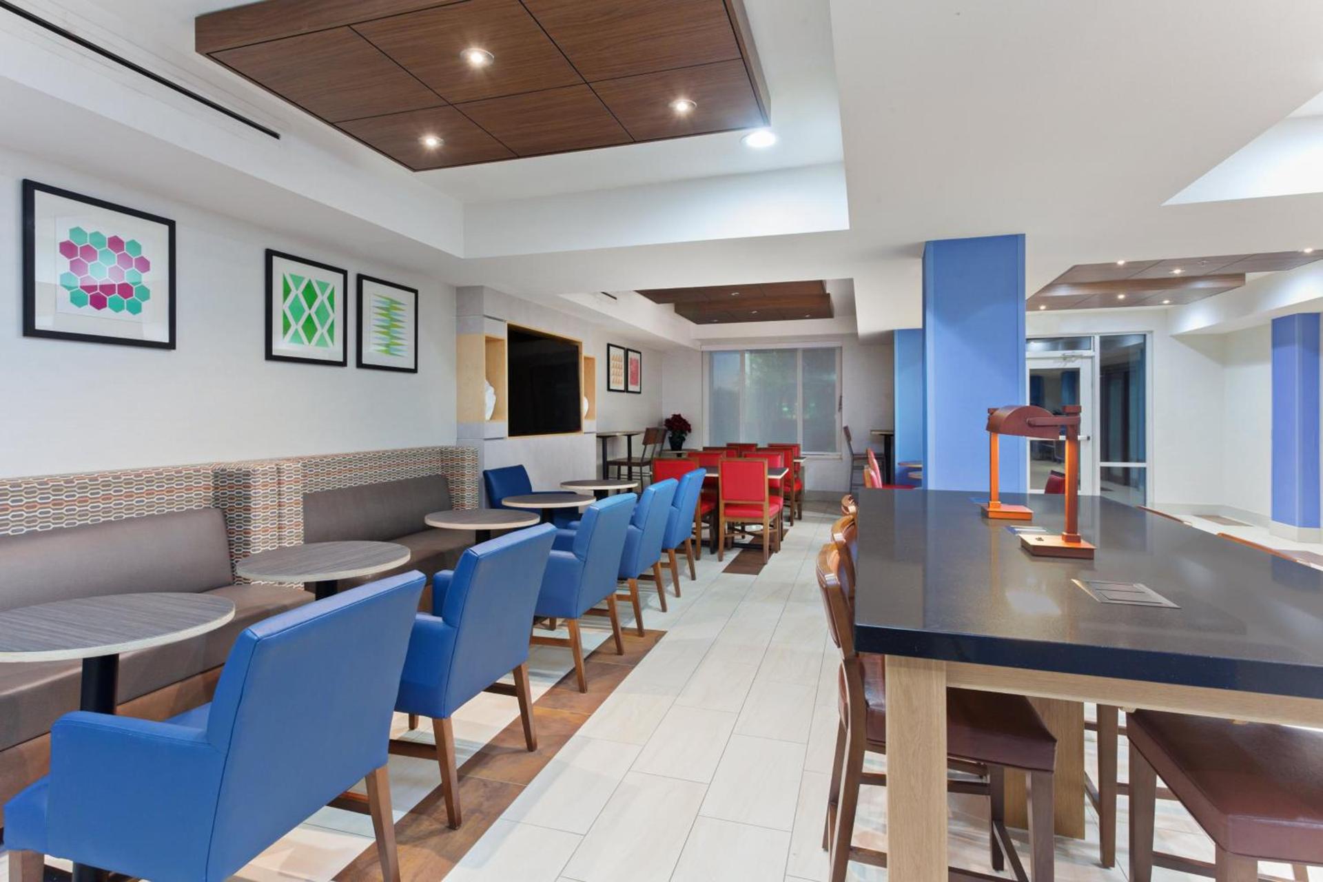 Holiday Inn Express Elk Grove West I-5 by IHG photo 27