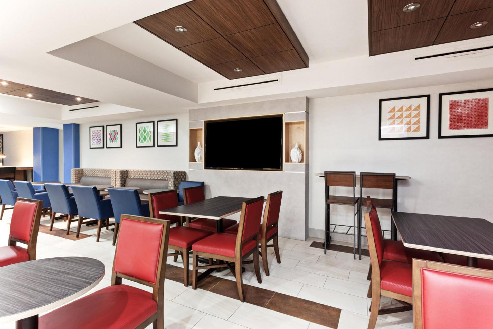 Holiday Inn Express Elk Grove West I-5 by IHG photo 4