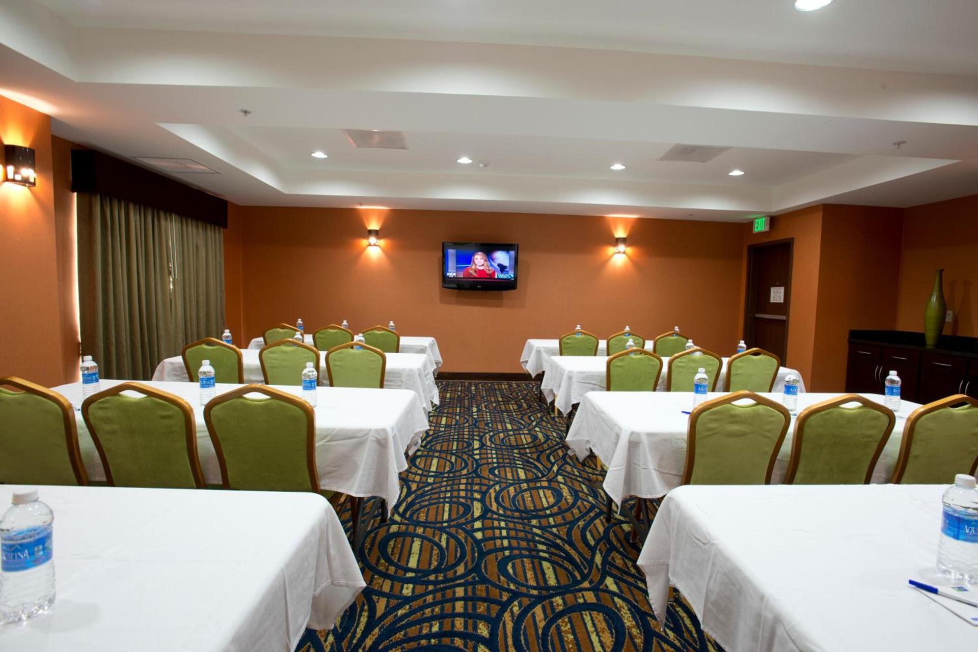 Holiday Inn Express & Suites Morrilton by IHG photo 6