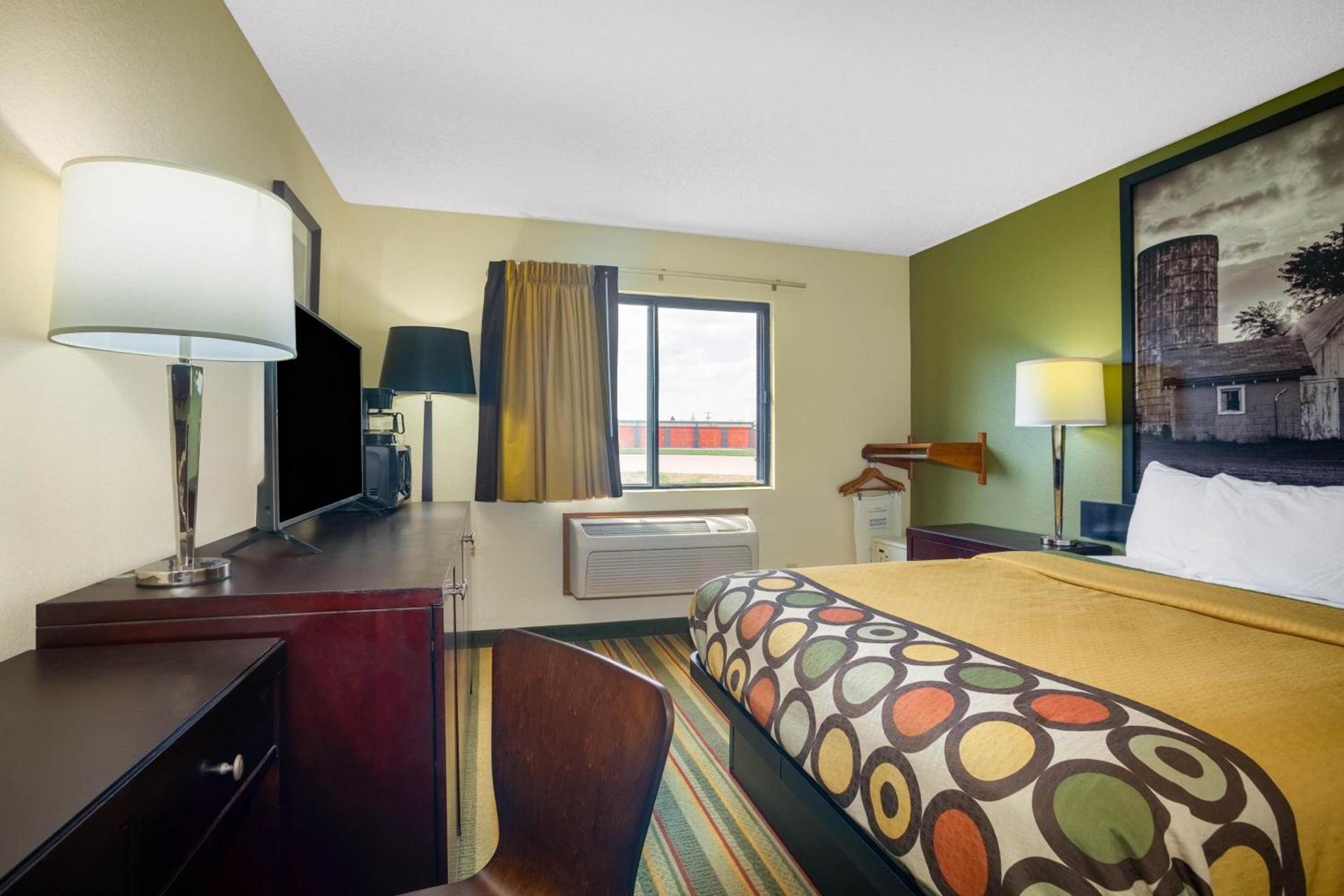 Super 8 by Wyndham El Dorado photo 3