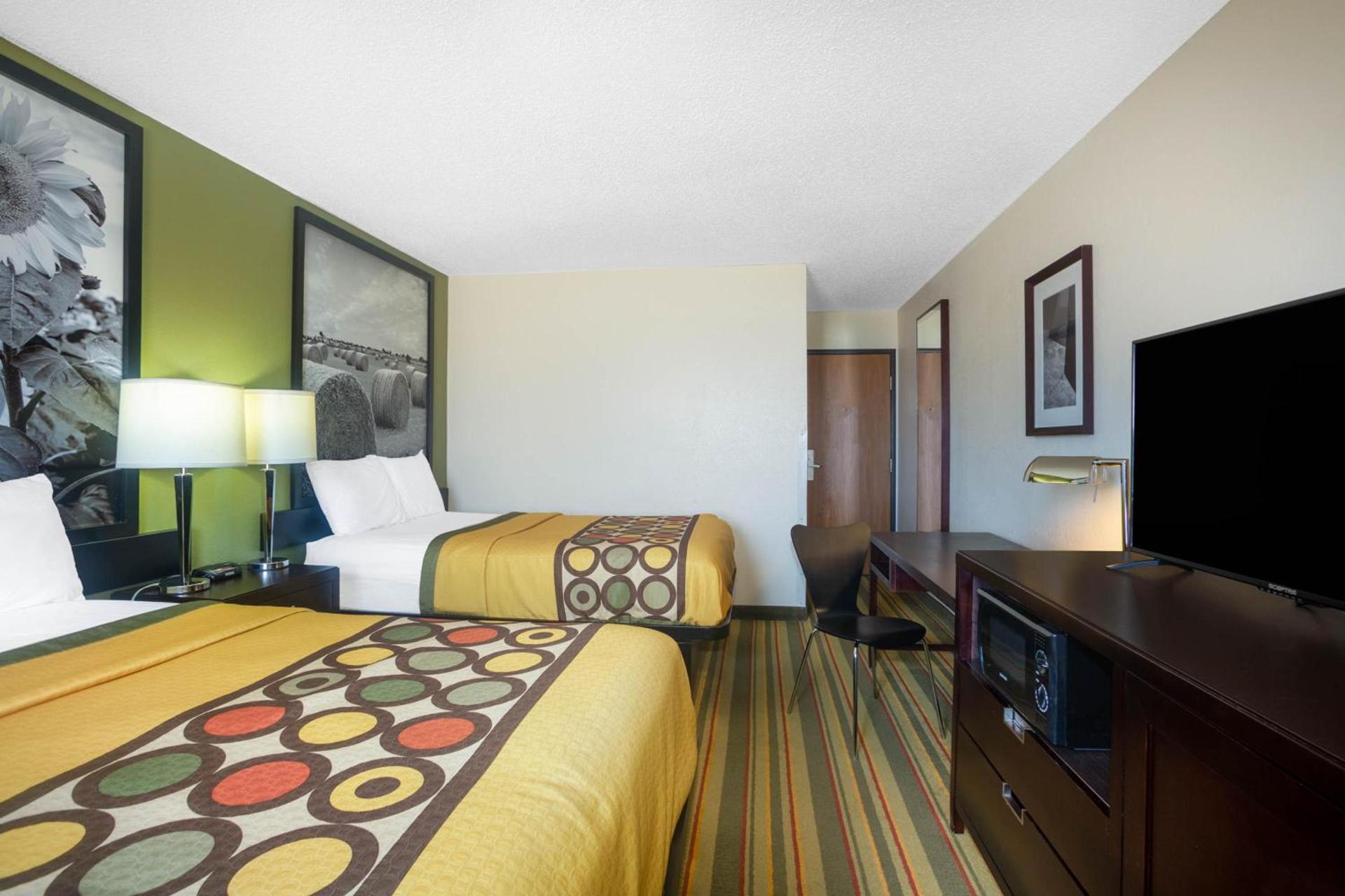 Super 8 by Wyndham El Dorado photo 23