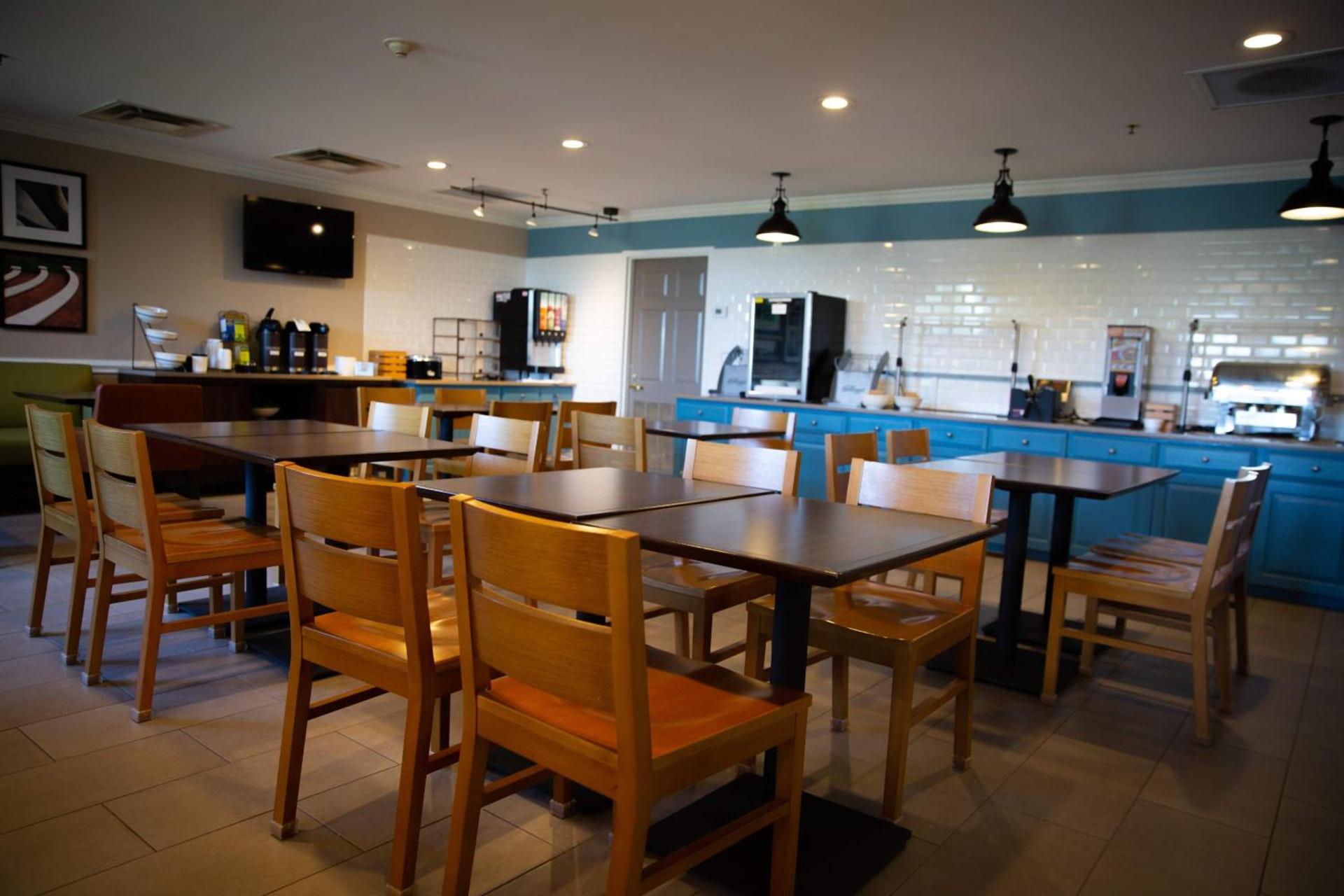 Country Inn & Suites by Radisson, Burlington Elon , NC photo 12