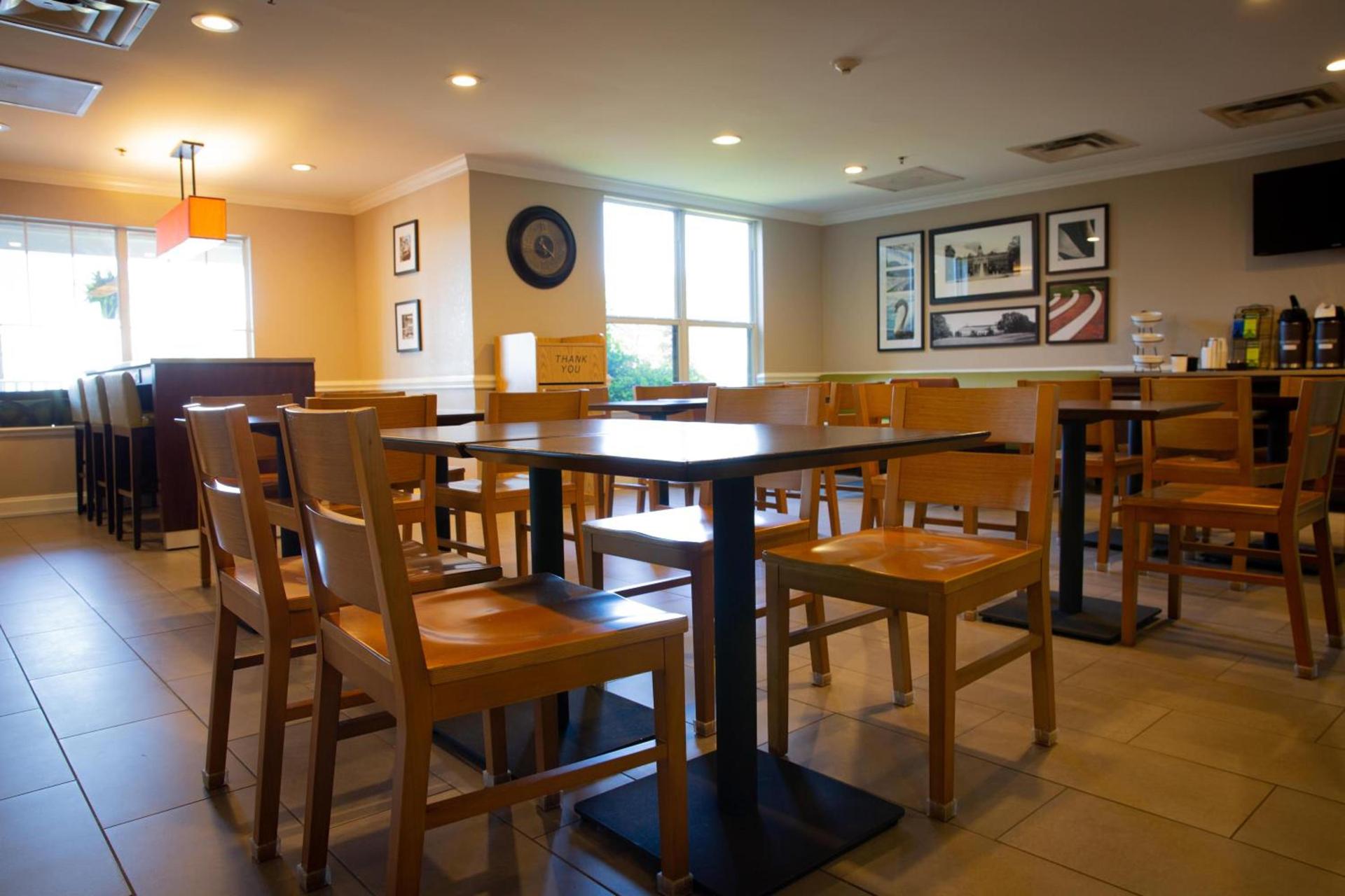 Country Inn & Suites by Radisson, Burlington Elon , NC photo 13