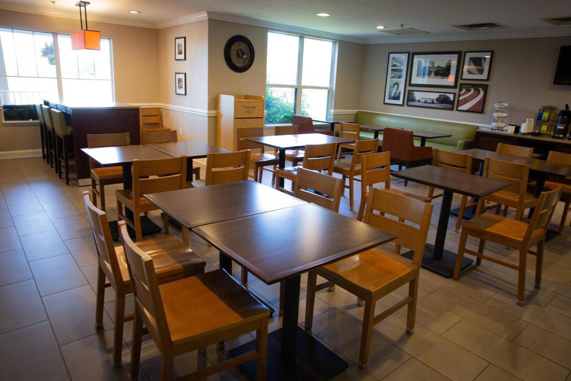 Country Inn & Suites by Radisson, Burlington Elon , NC photo 10