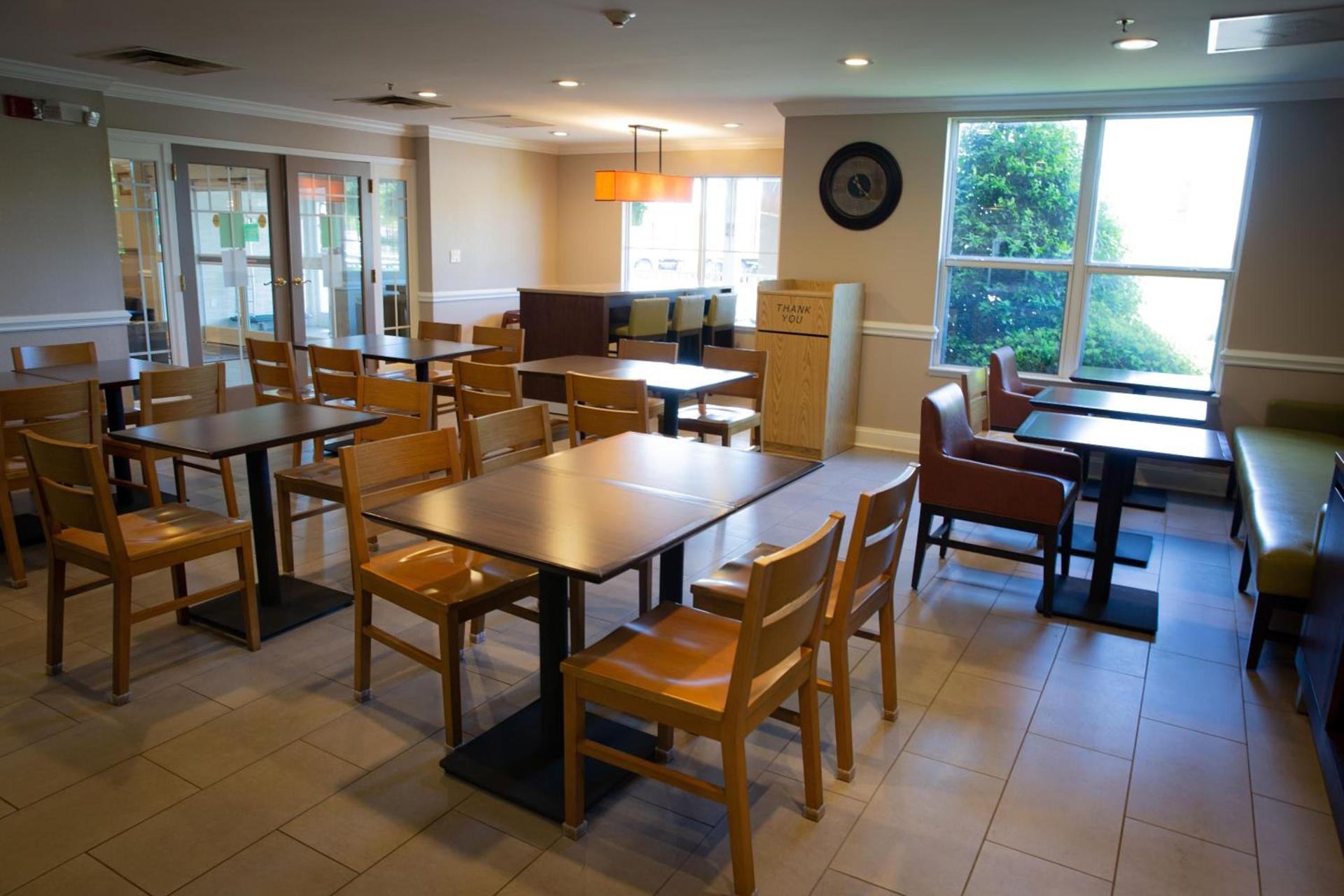 Country Inn & Suites by Radisson, Burlington Elon , NC photo 11