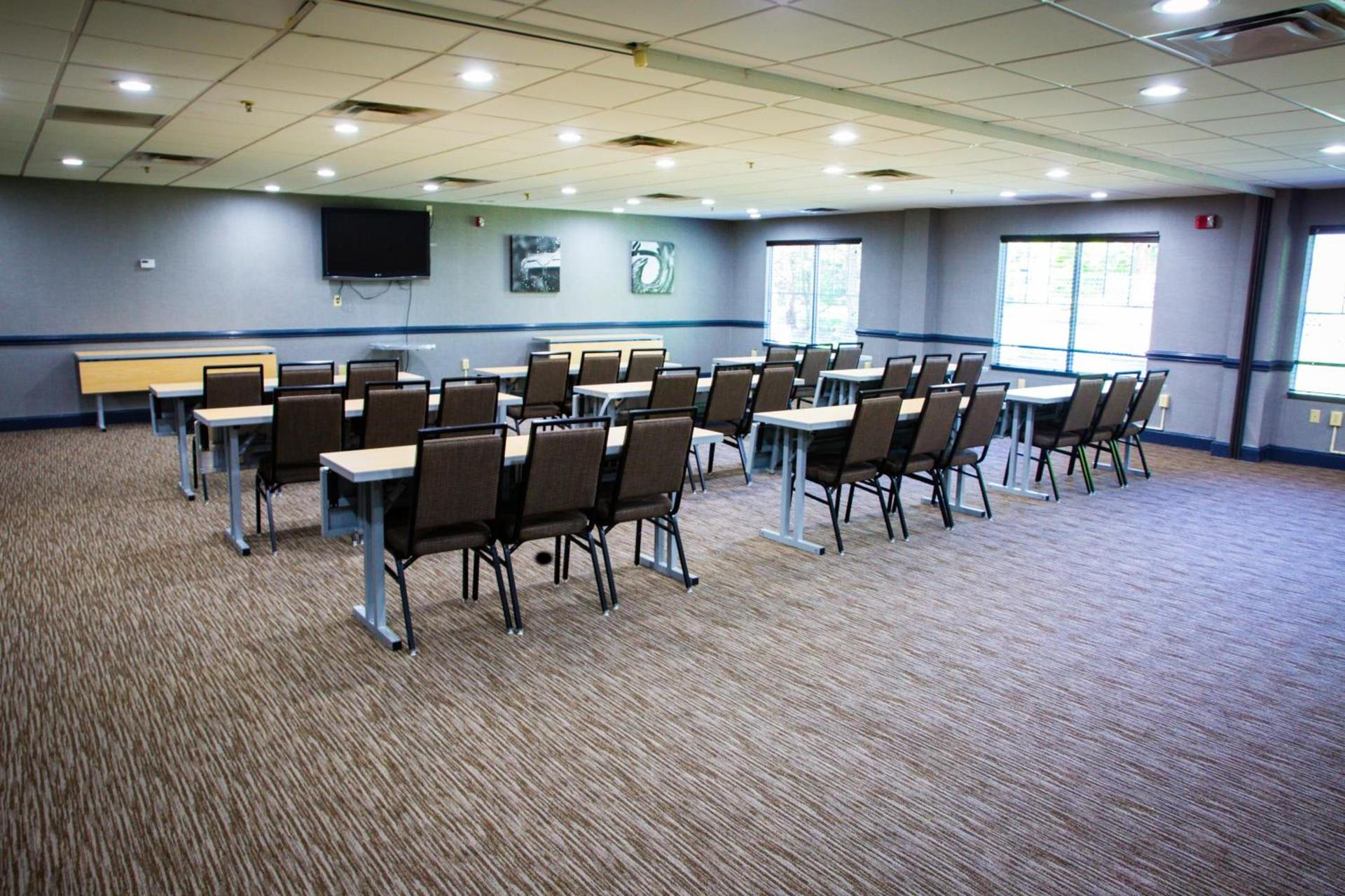 Country Inn & Suites by Radisson, Burlington Elon , NC photo 20