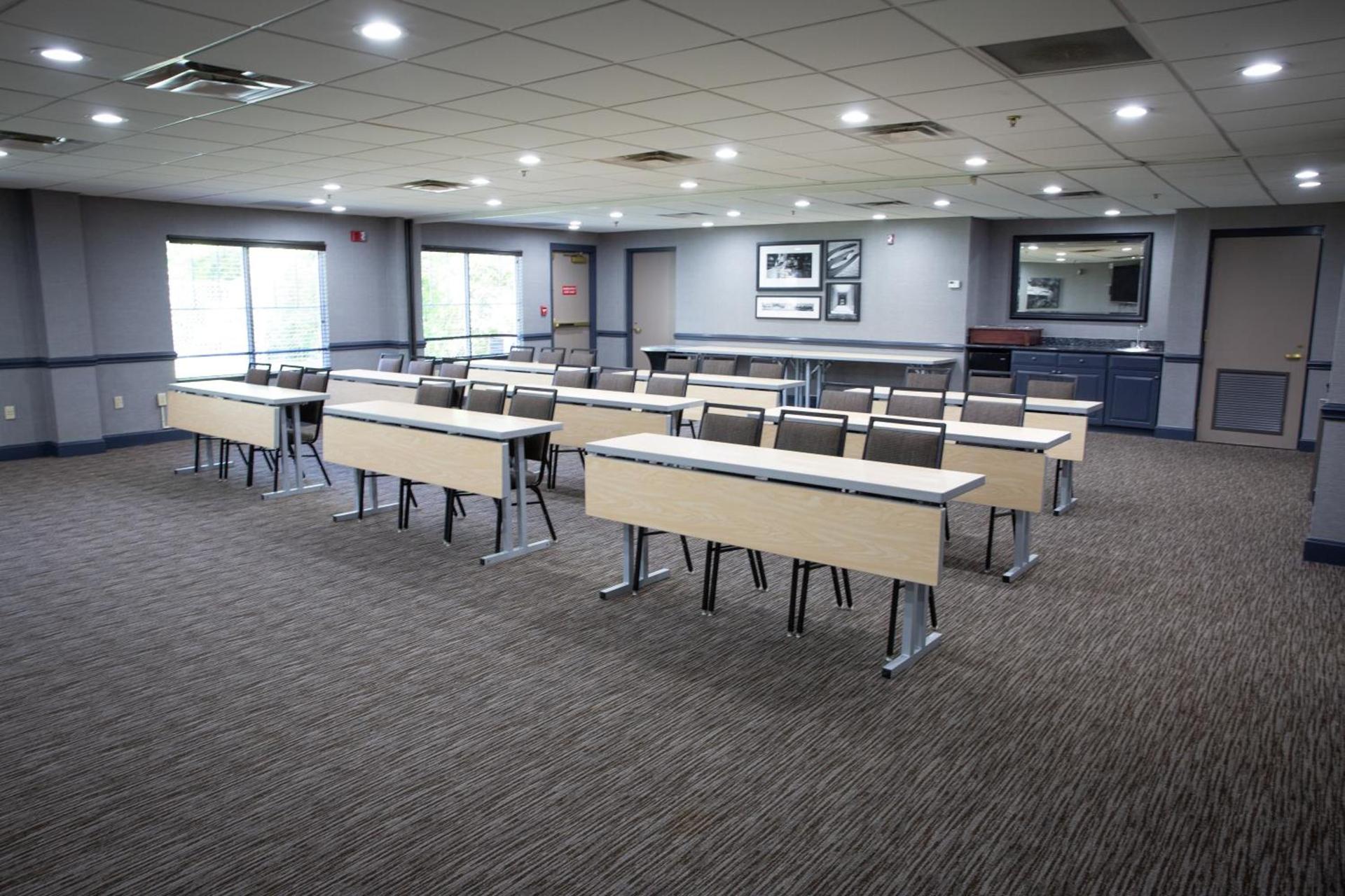 Country Inn & Suites by Radisson, Burlington Elon , NC photo 19