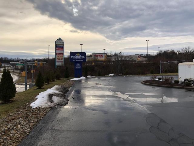 Microtel Inn & Suites by Wyndham Pittsburgh Airport photo 6