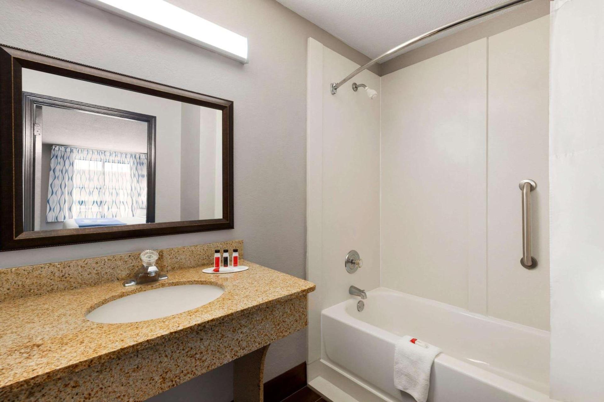 Days Inn by Wyndham Rock Hill photo 17