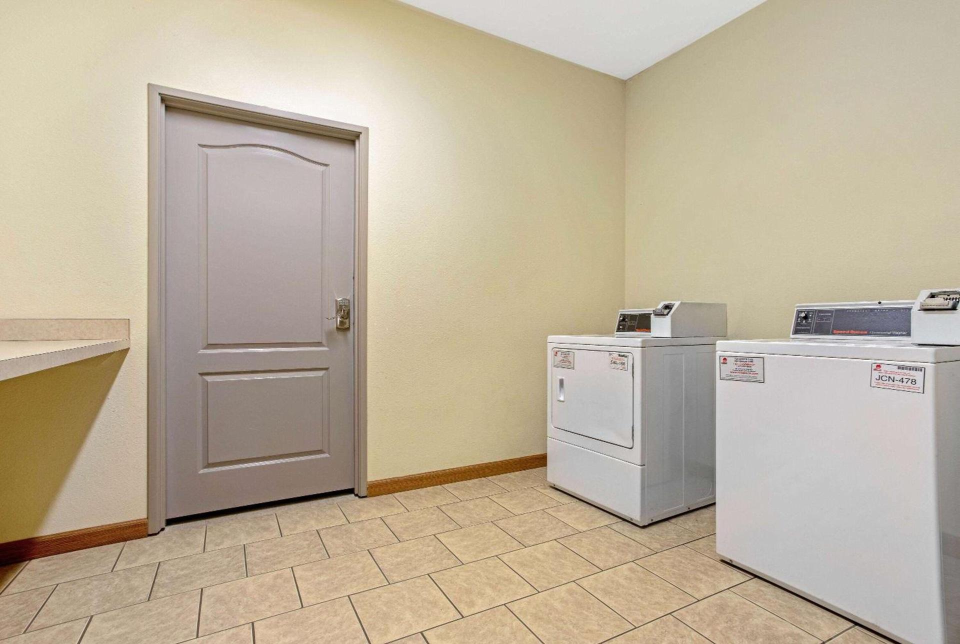 La Quinta by Wyndham Cleburne photo 29