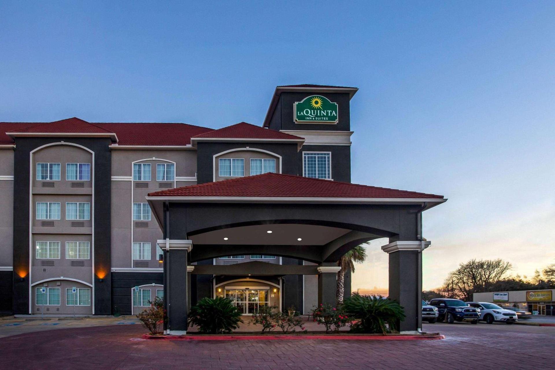 La Quinta by Wyndham Columbus TX photo 33