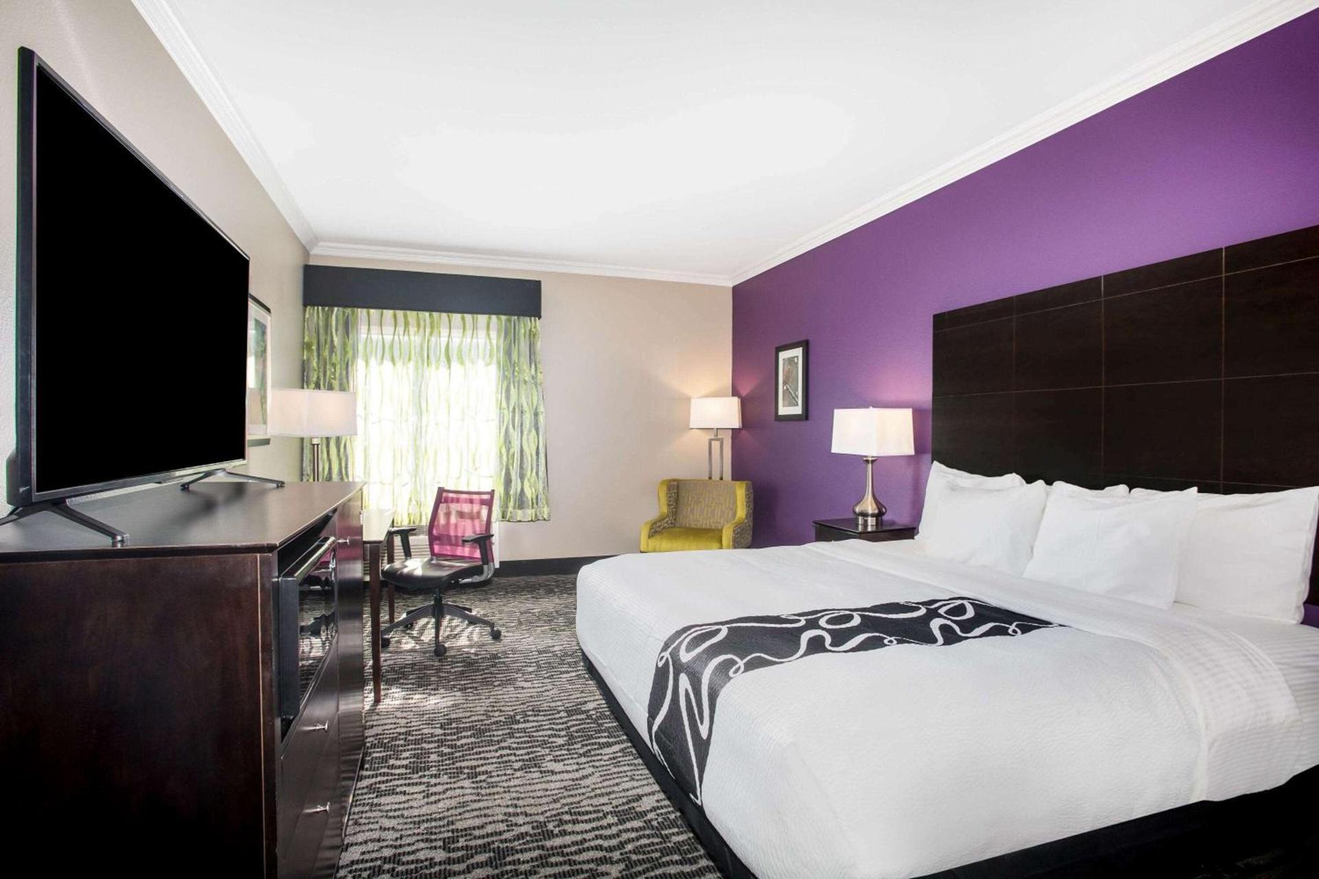 La Quinta by Wyndham Columbus TX photo 3