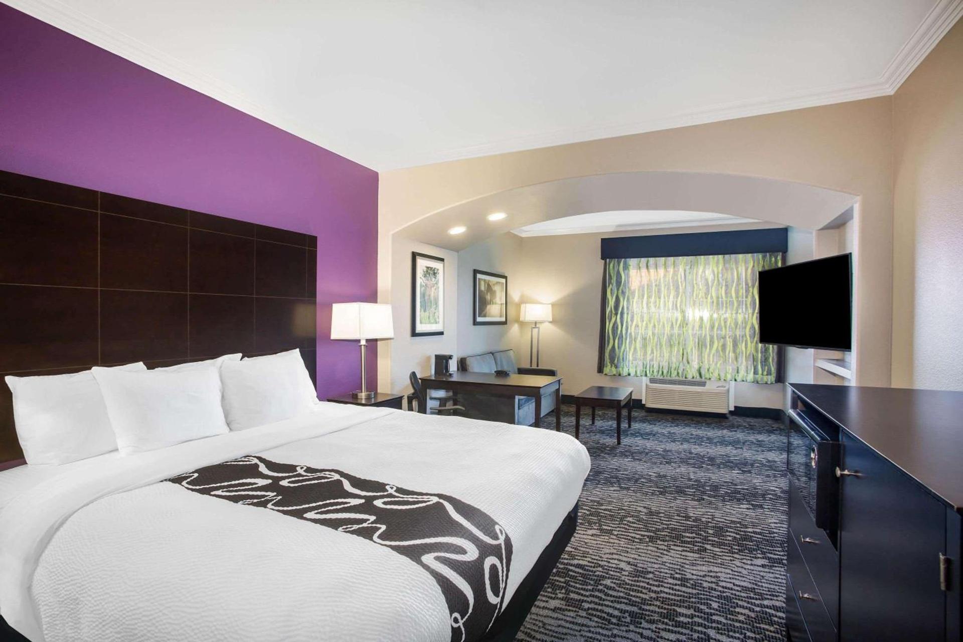 La Quinta by Wyndham Columbus TX photo 23